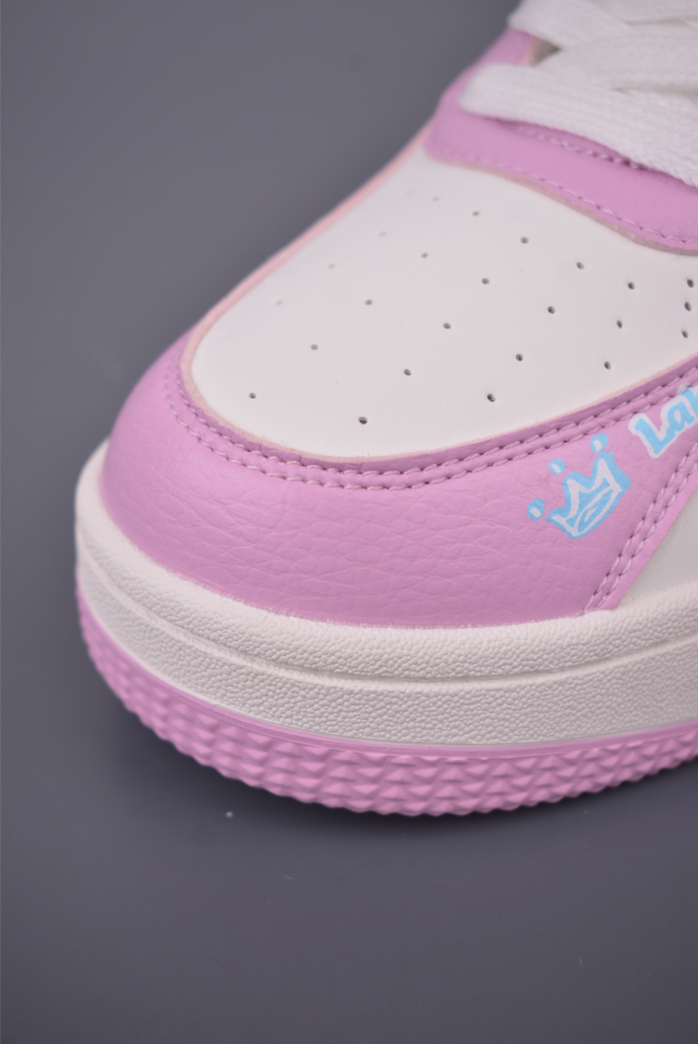 Alo Yoga Recovery Mode LABUBU Collab Low-Top Sneakers - Pink/White, Comfortable 6 i1755642425229 7717 0 5