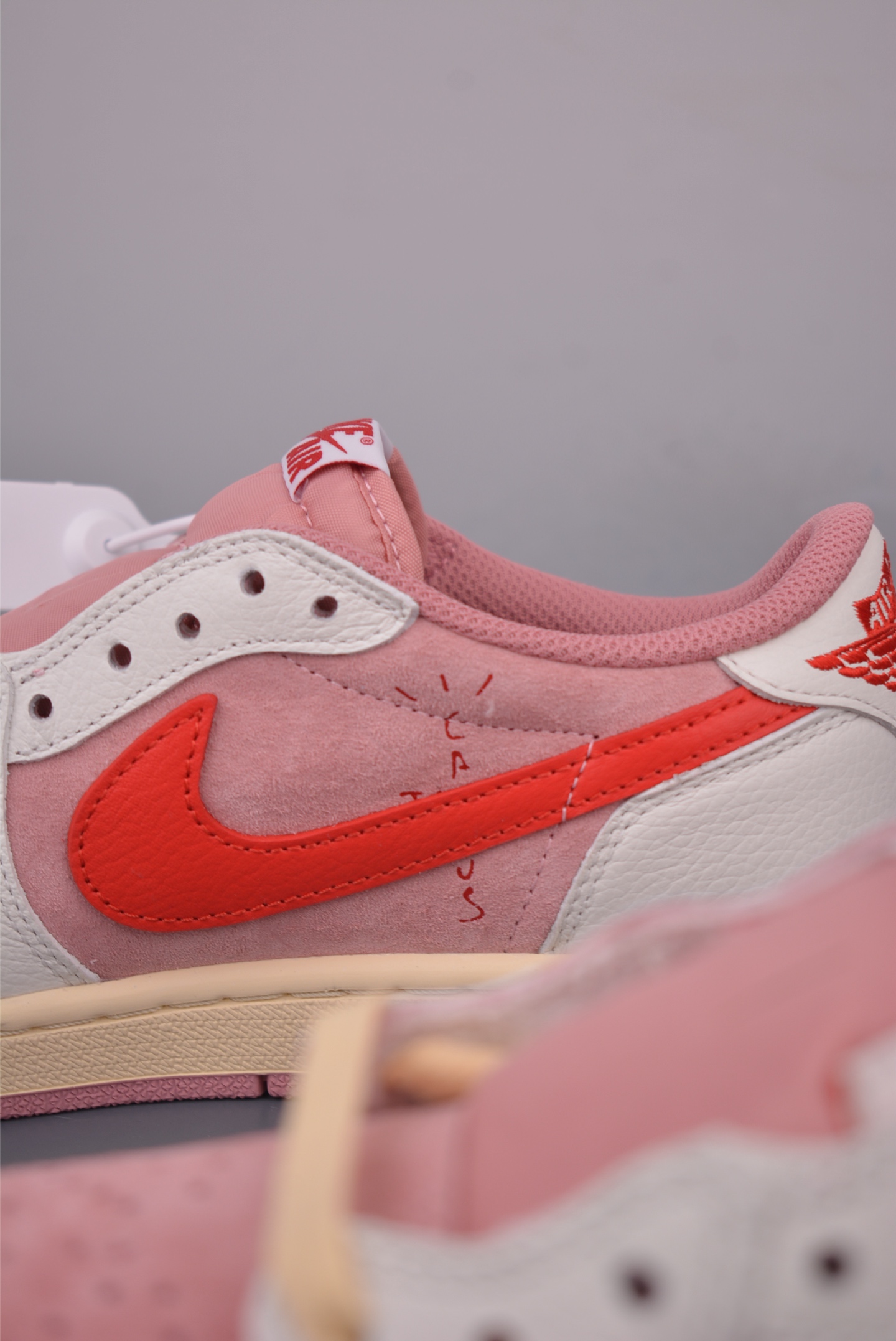 Fragment Design x Travis Scott x Air Jordan 1 Low Pink Sneakers 8 i1755642495974 4356 0 7