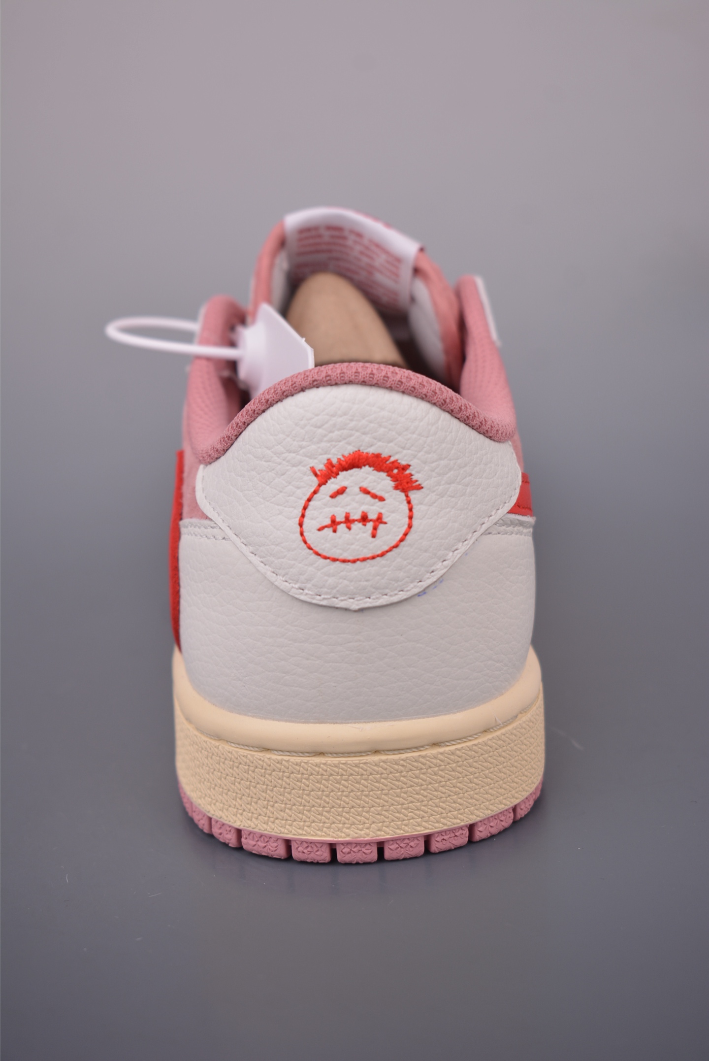 Fragment Design x Travis Scott x Air Jordan 1 Low Pink Sneakers 4 i1755642496032 6855 0 3