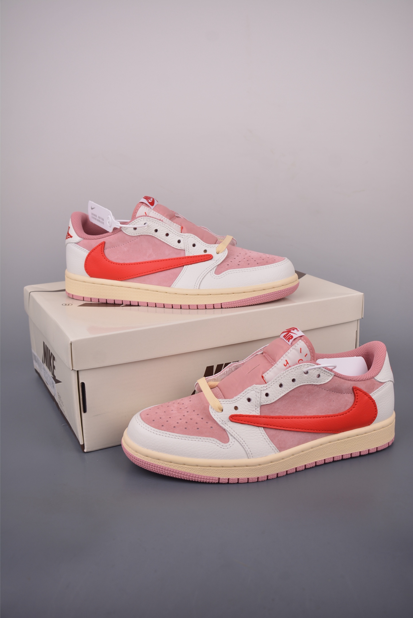 Fragment Design x Travis Scott x Air Jordan 1 Low Pink Sneakers 5 i1755642496037 456 0 4