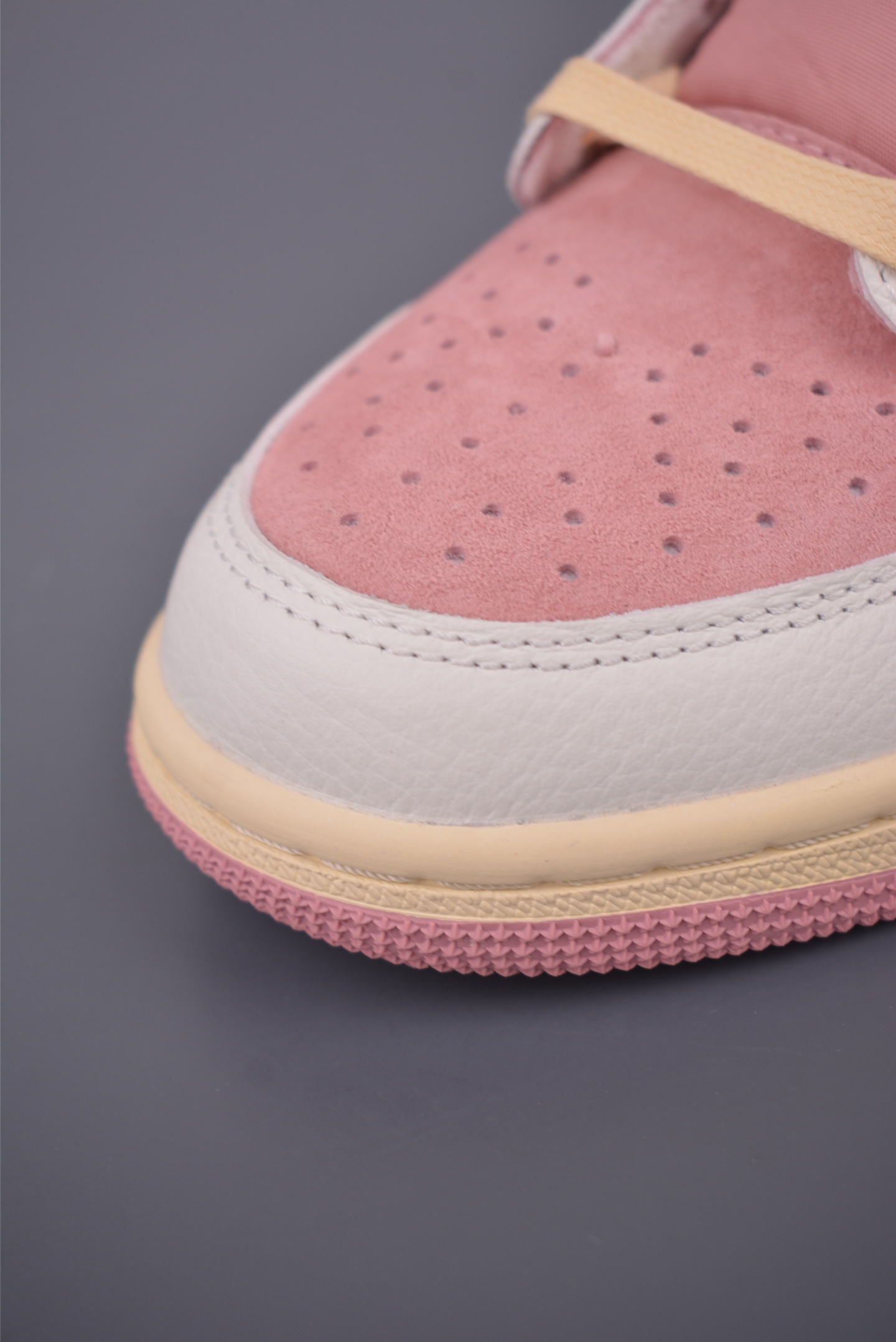 Fragment Design x Travis Scott x Air Jordan 1 Low Pink Sneakers 6 i1755642496037 9428 0 5