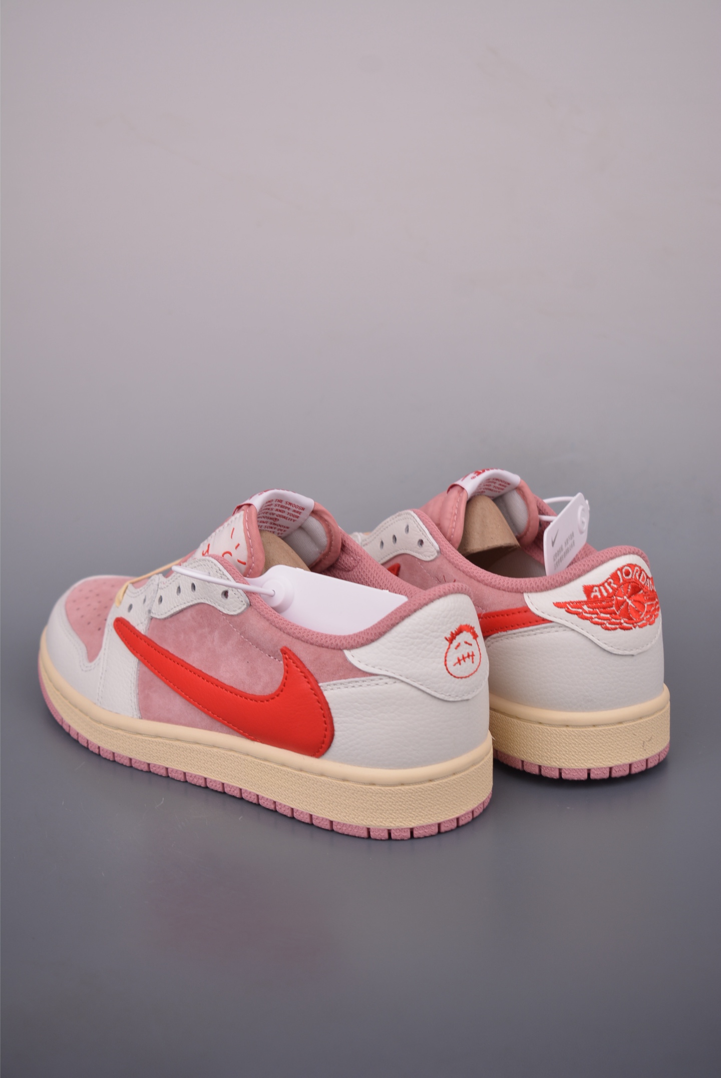 Fragment Design x Travis Scott x Air Jordan 1 Low Pink Sneakers 2 i1755642497869 9953 0 1