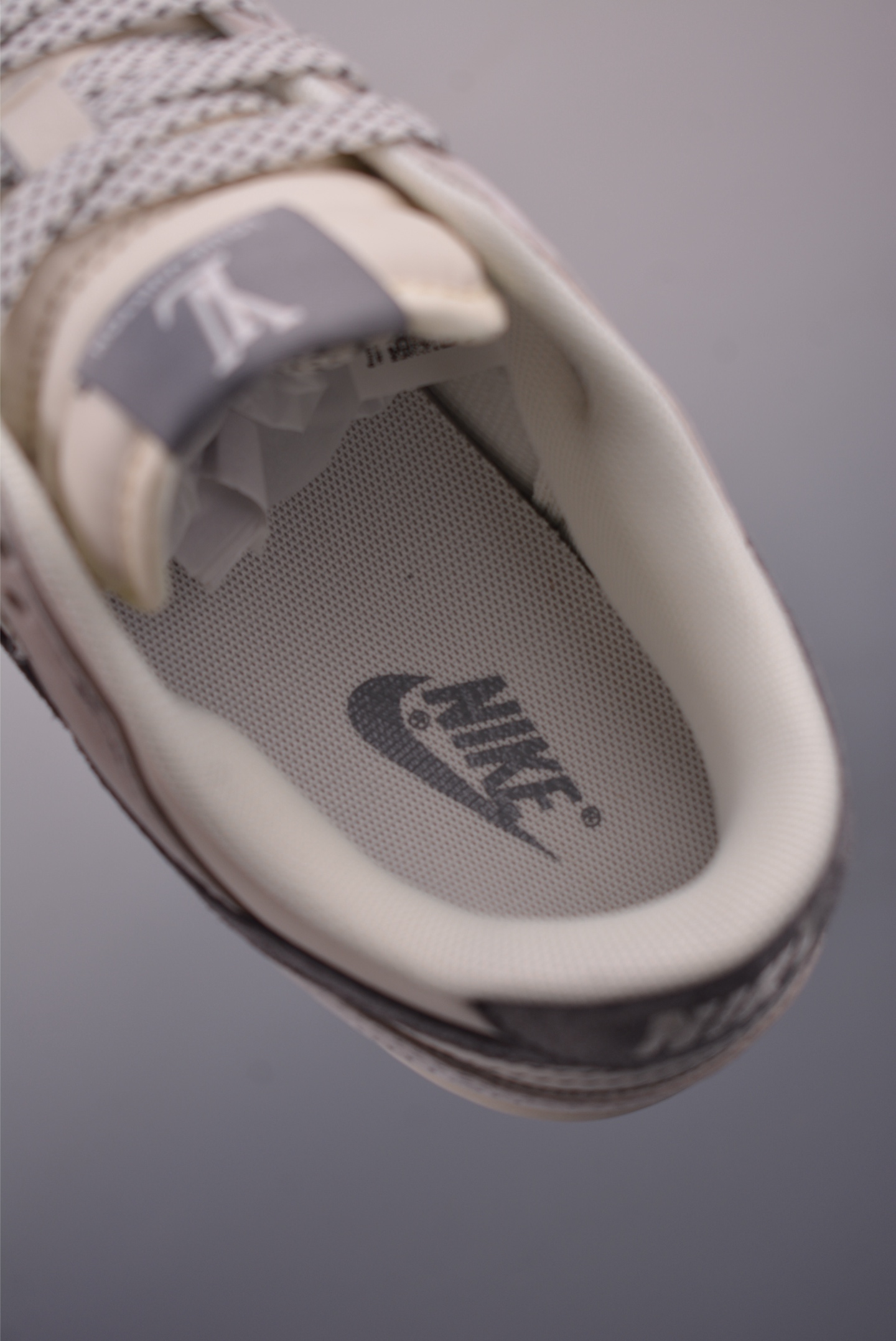 Nike SB Dunk Low Louis Vuitton Collab Premium Quality Designer Sneakers 10 i1755642533422 6456 0 8