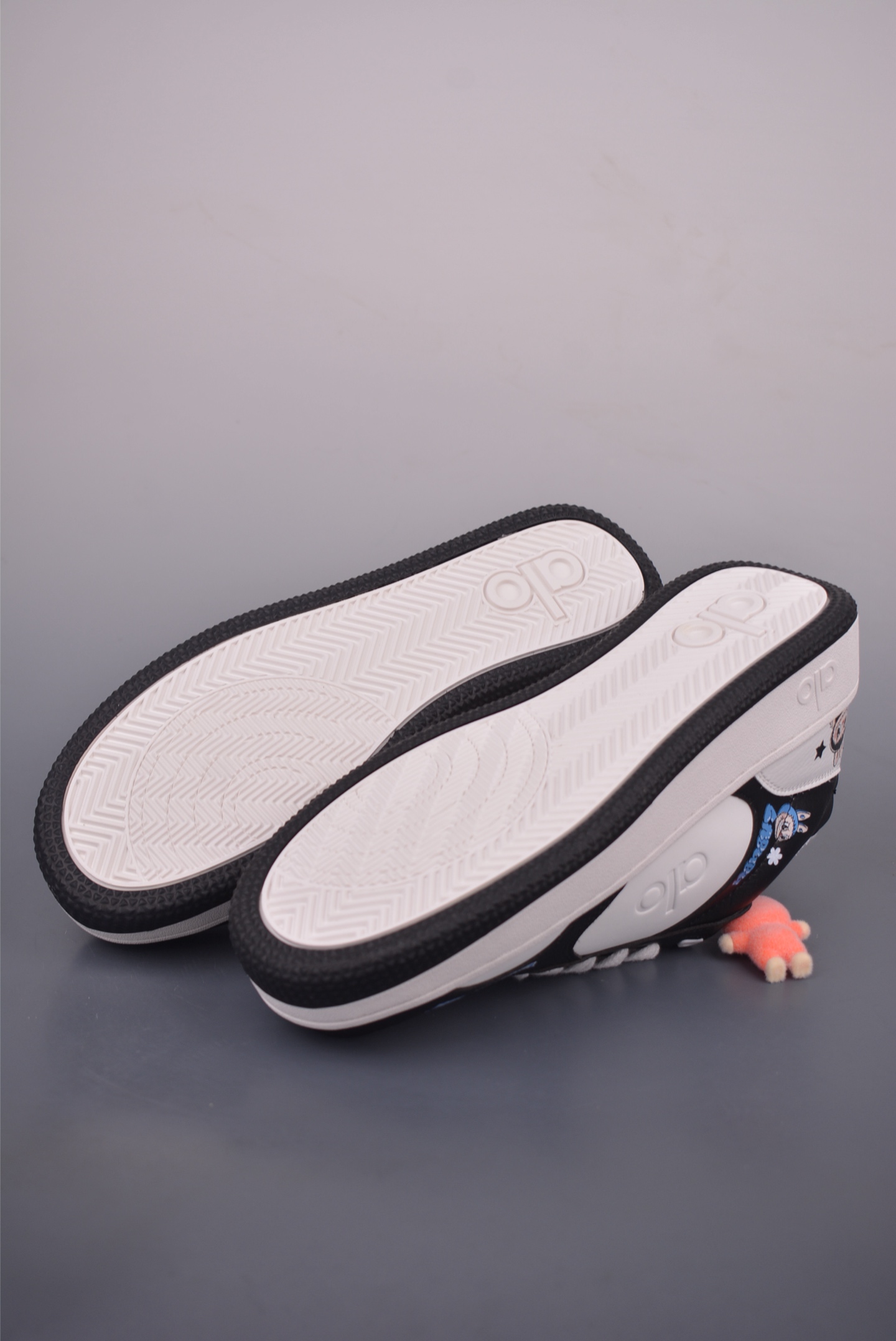 Alo Yoga Recovery Mode LABUBU Sneakers - Comfortable, Stylish, and Durable 4 i1755727726707 43 0 2