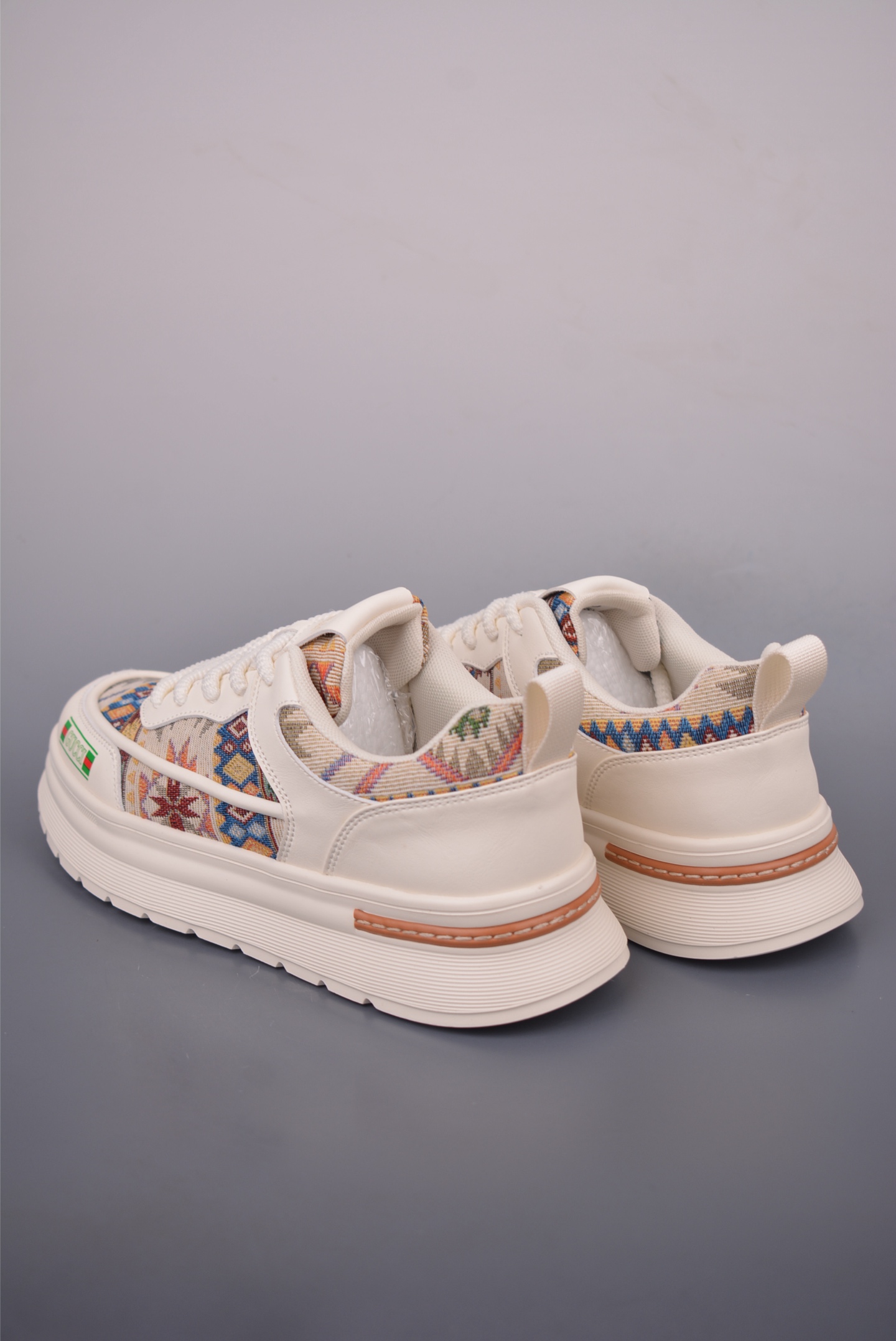 Gucci Men's Geometric Pattern Leather Sneakers - Stylish & Comfortable 2 i1755727936265 6674 0 1