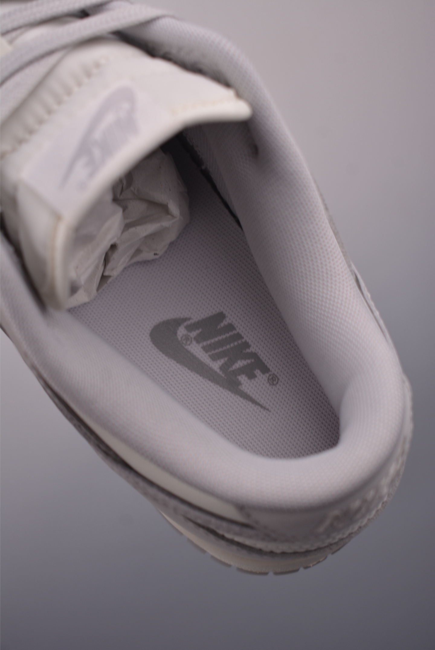 Nike SB Dunk Low "Just Do It" Premium Leather Sneakers - Gray/White 9 i1755728279765 9086 0 8