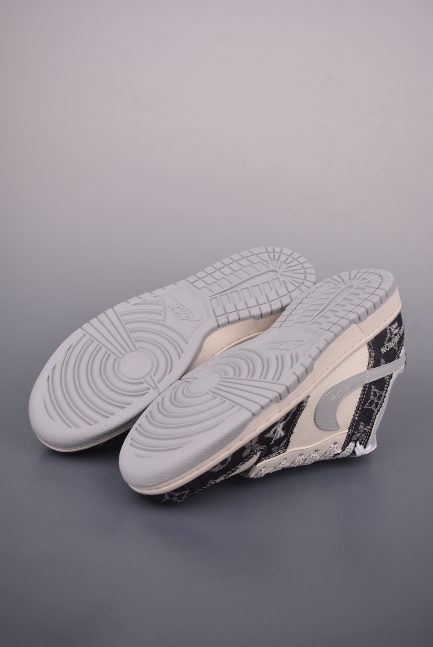 Nike SB Dunk Low Louis Vuitton Sneakers Premium Quality, Stylish Design 4 i1755728316670 8491 0 2