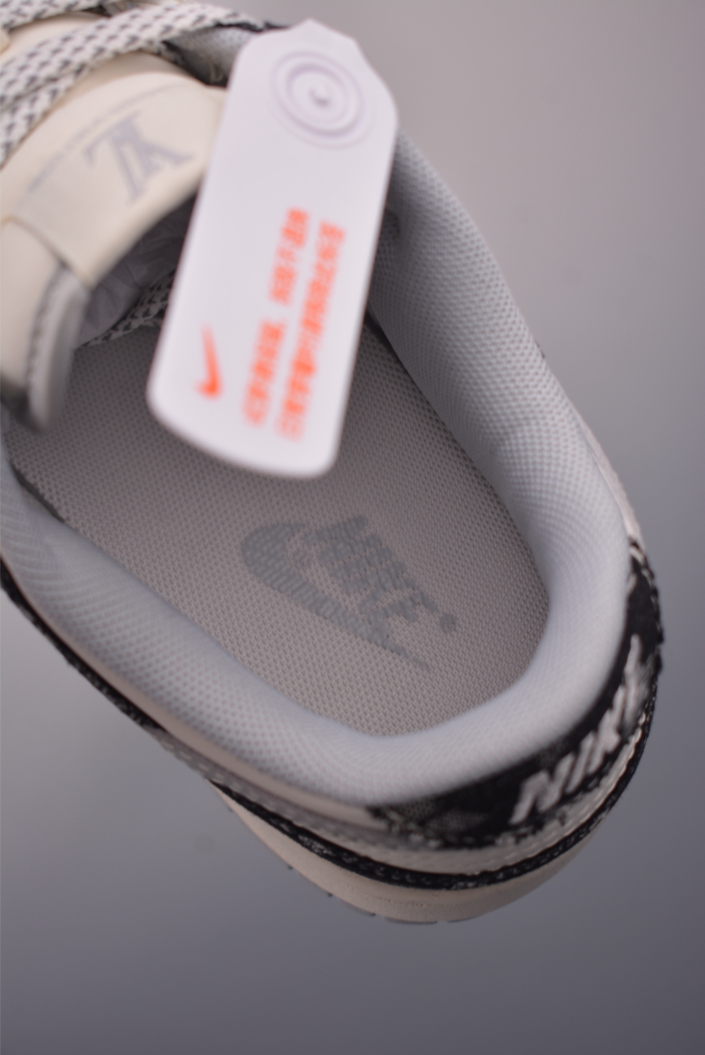 Nike SB Dunk Low Louis Vuitton Sneakers Premium Quality, Stylish Design 10 i1755728316759 4818 0 8