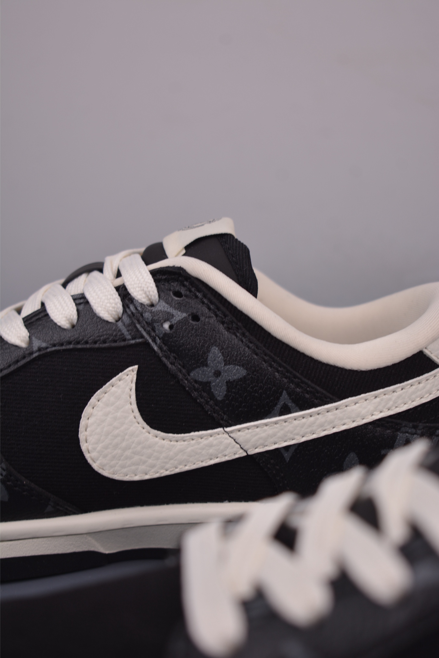 Nike SB Dunk Low Louis Vuitton Collaboration Premium Sneakers - Limited Edition 9 i1755728352697 9237 0 7