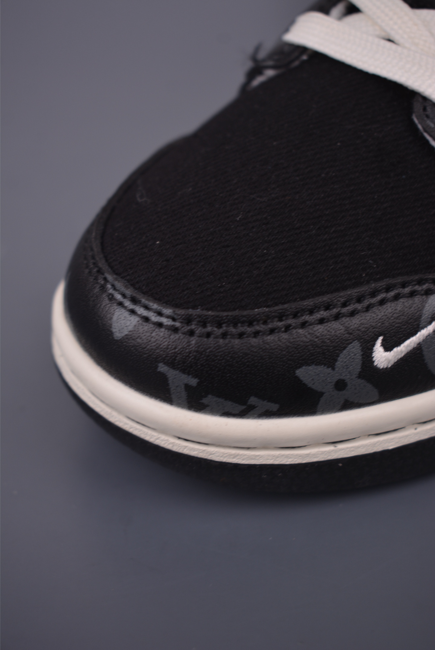 Nike SB Dunk Low Louis Vuitton Collaboration Premium Sneakers - Limited Edition 7 i1755728352759 901 0 5