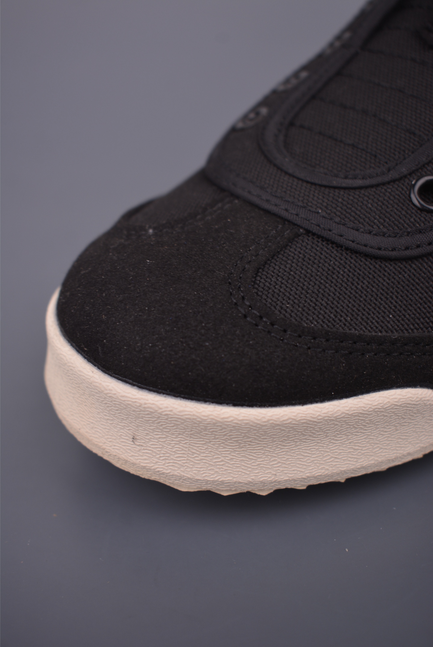 Descente Chron Retro Slip-On Canvas Sneakers - Breathable & Lightweight 7 i1755728809200 175 0 5