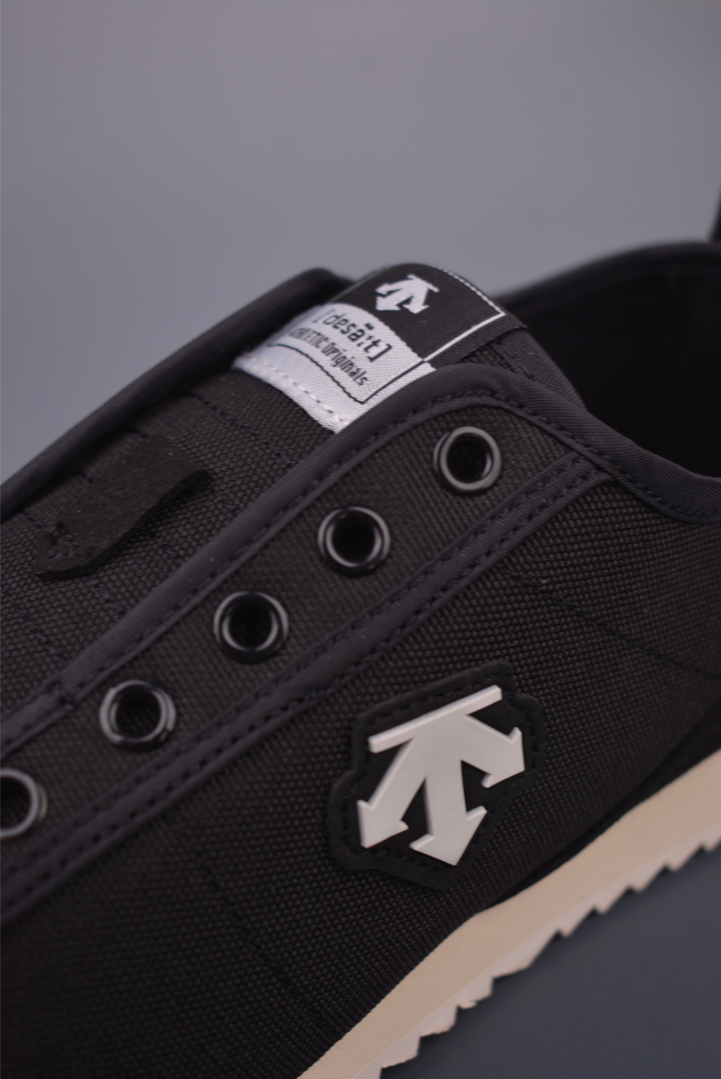 Descente Chron Retro Slip-On Canvas Sneakers - Breathable & Lightweight 8 i1755728809213 8835 0 6