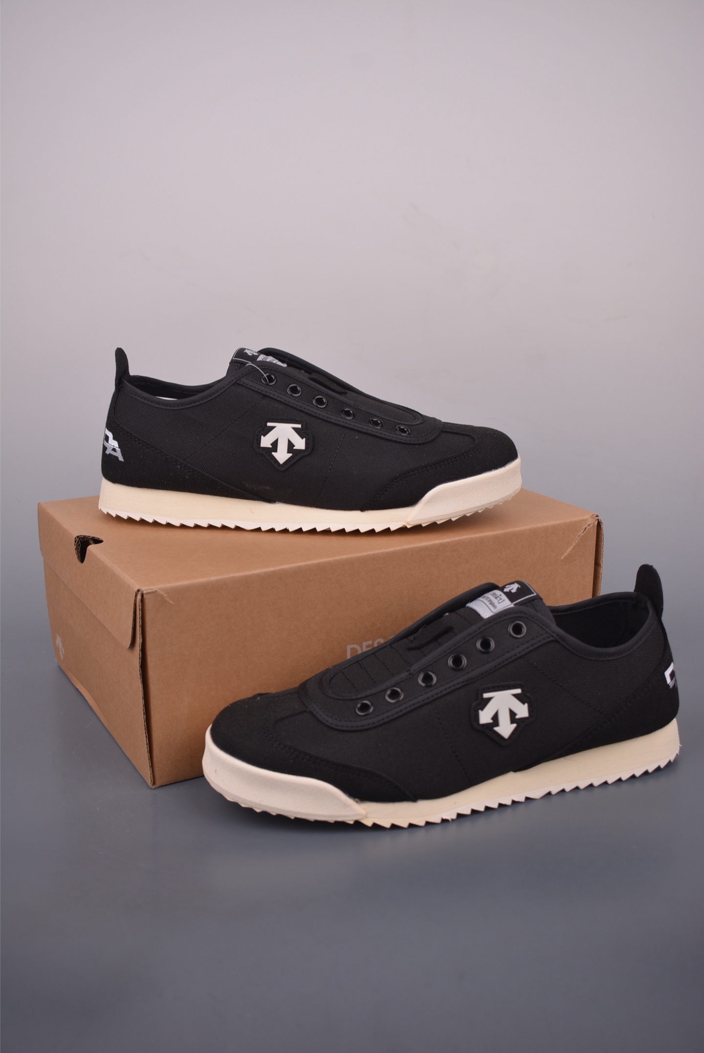 Descente Chron Retro Slip-On Canvas Sneakers - Breathable & Lightweight 6 i1755728809237 9320 0 4