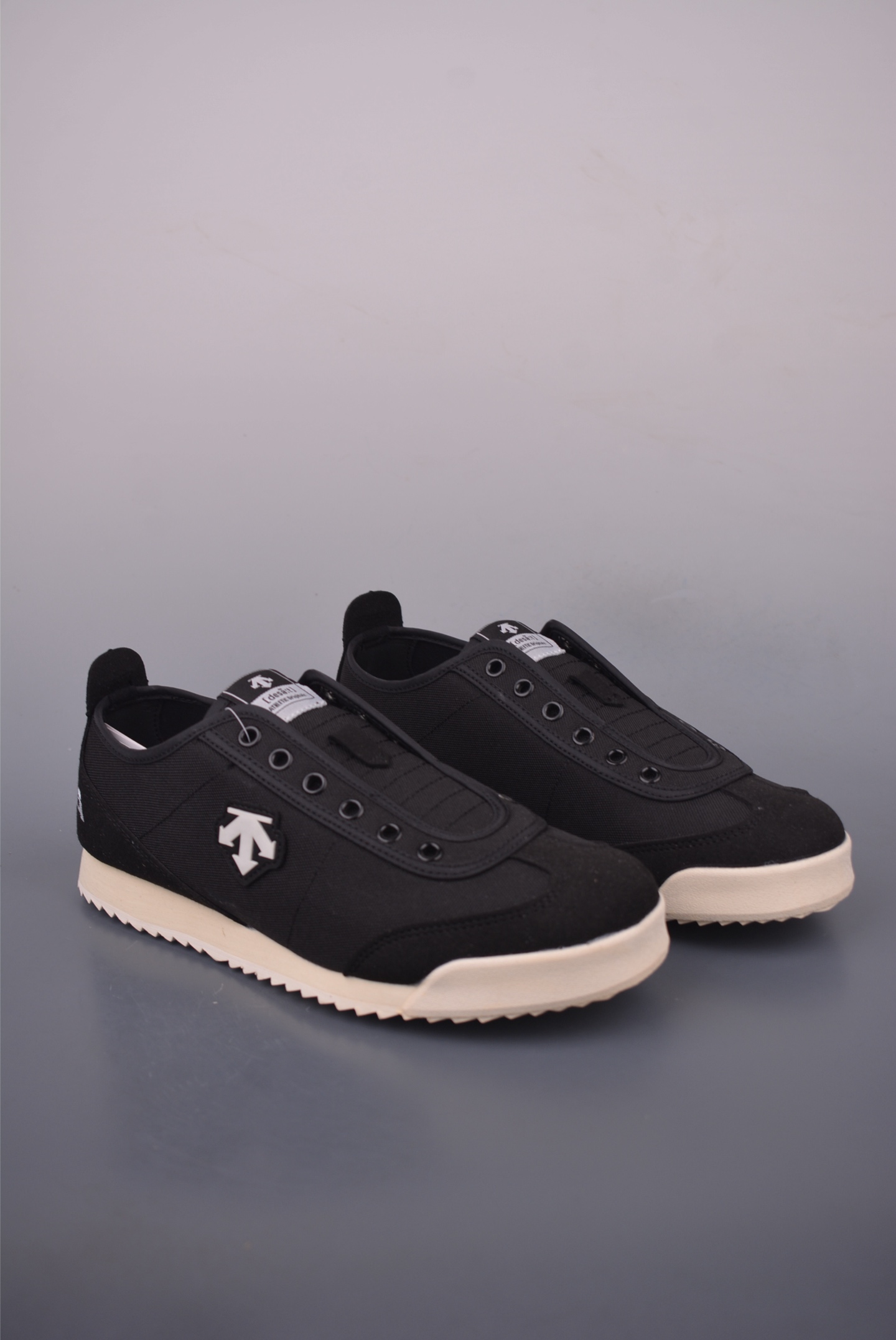 Descente Chron Retro Slip-On Canvas Sneakers - Breathable & Lightweight 2 i1755728809242 6611 0 0