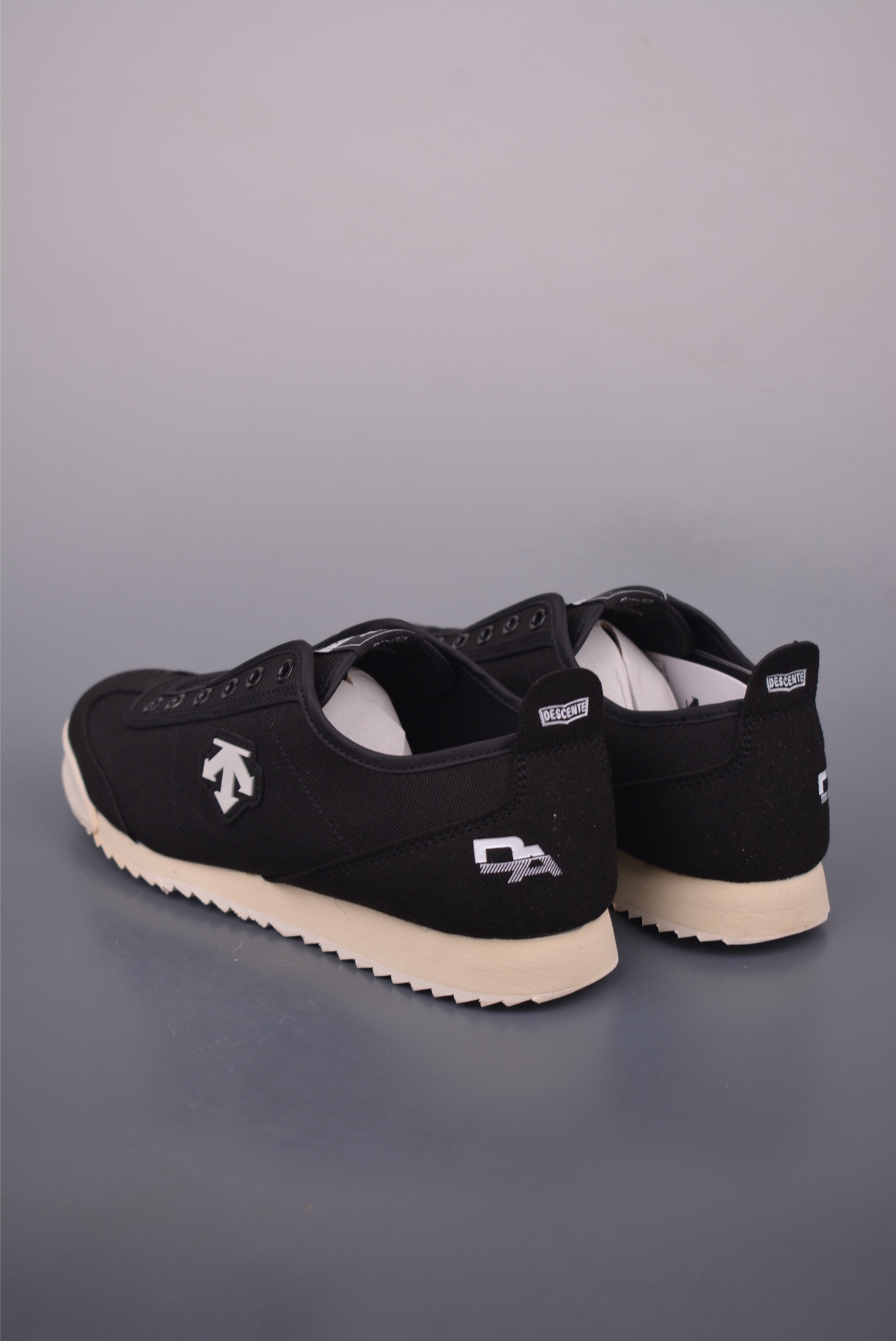 Descente Chron Retro Slip-On Canvas Sneakers - Breathable & Lightweight 3 i1755728811360 9718 0 1