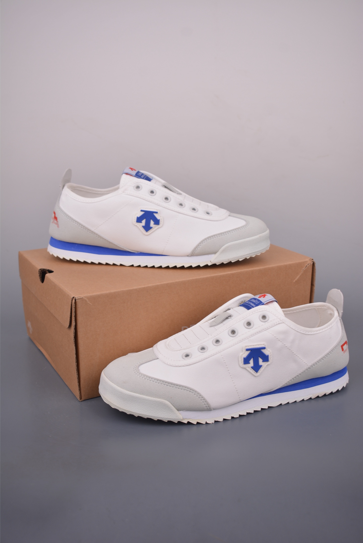 Descente Retro Slip-On Canvas Sneakers - Breathable & Comfortable Shoes 4 i1755728826583 3196 0 3