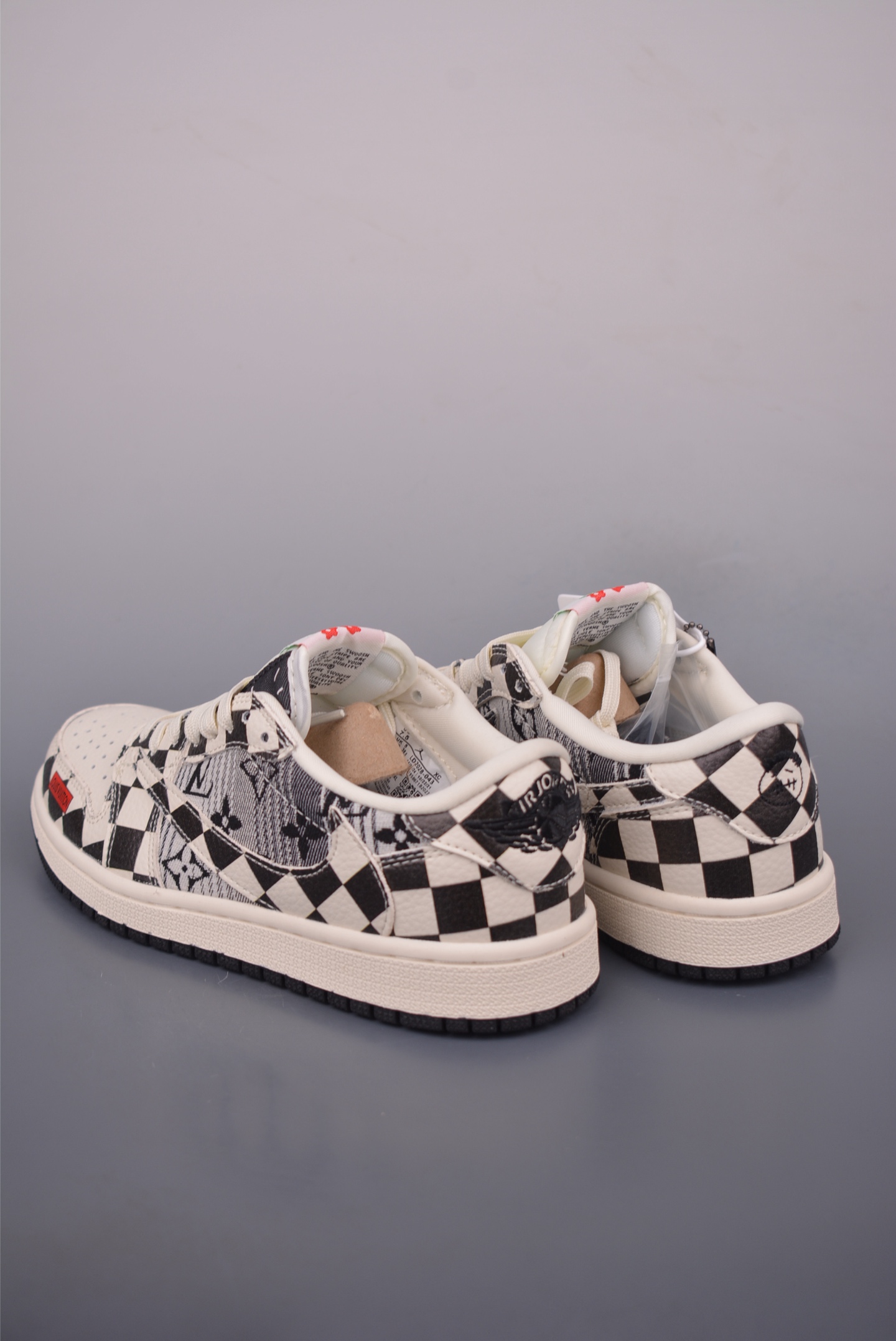 Fragment x Travis Scott x Louis Vuitton Air Jordan 1 Low Sneakers 3 i1755813702868 8965 0 1
