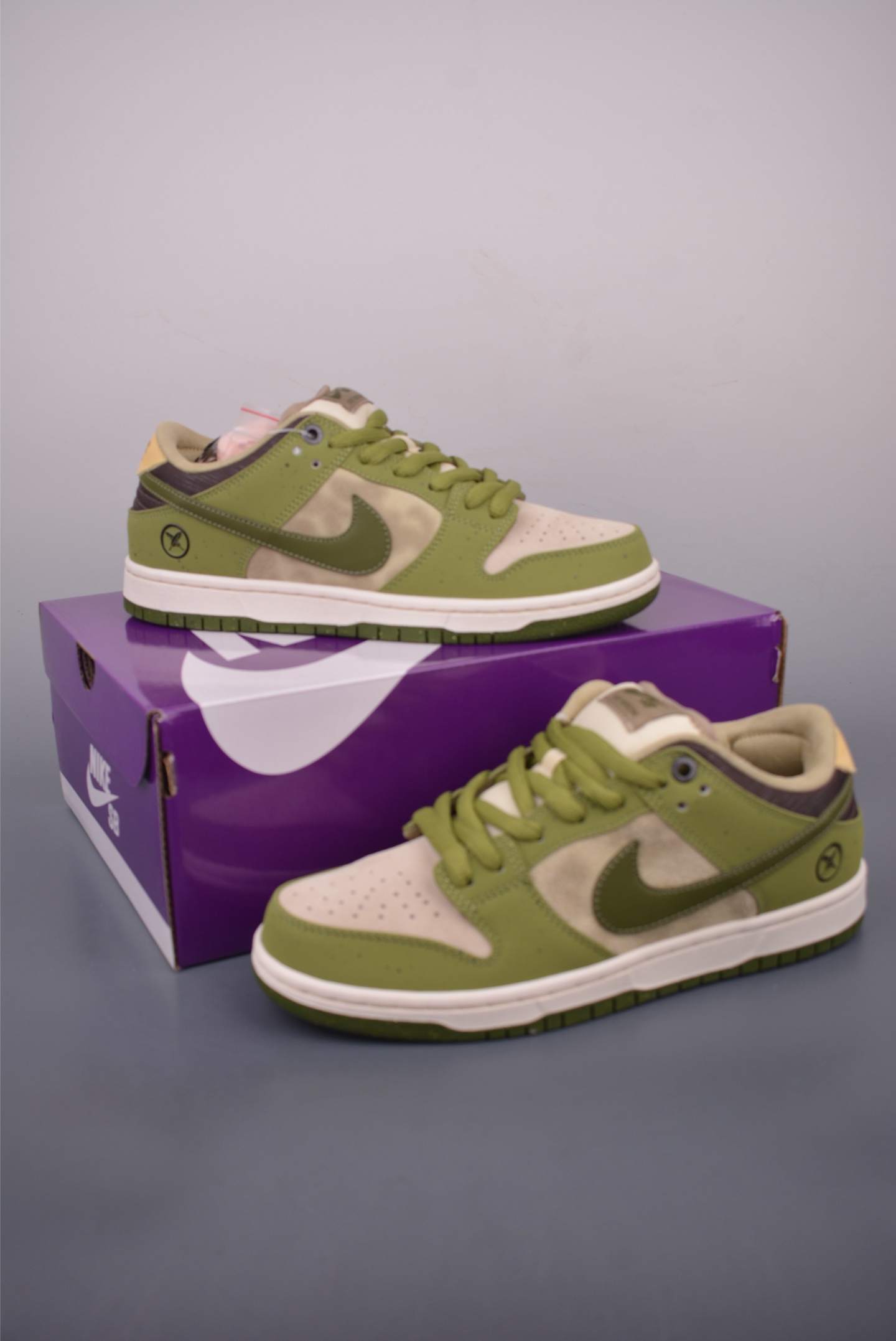 Nike SB Dunk Low Olive Green Premium Leather Sneakers HF8022/3002622 6 i1755813963735 2720 0 4