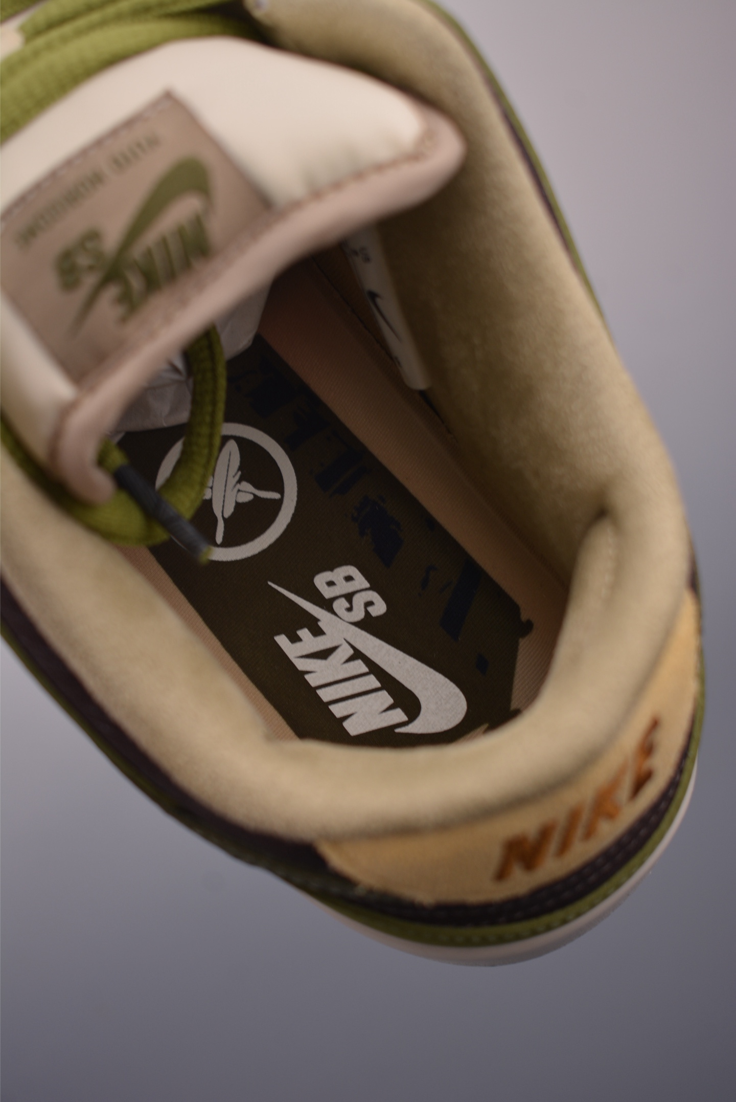 Nike SB Dunk Low Olive Green Premium Leather Sneakers HF8022/3002622 10 i1755813963785 420 0 8