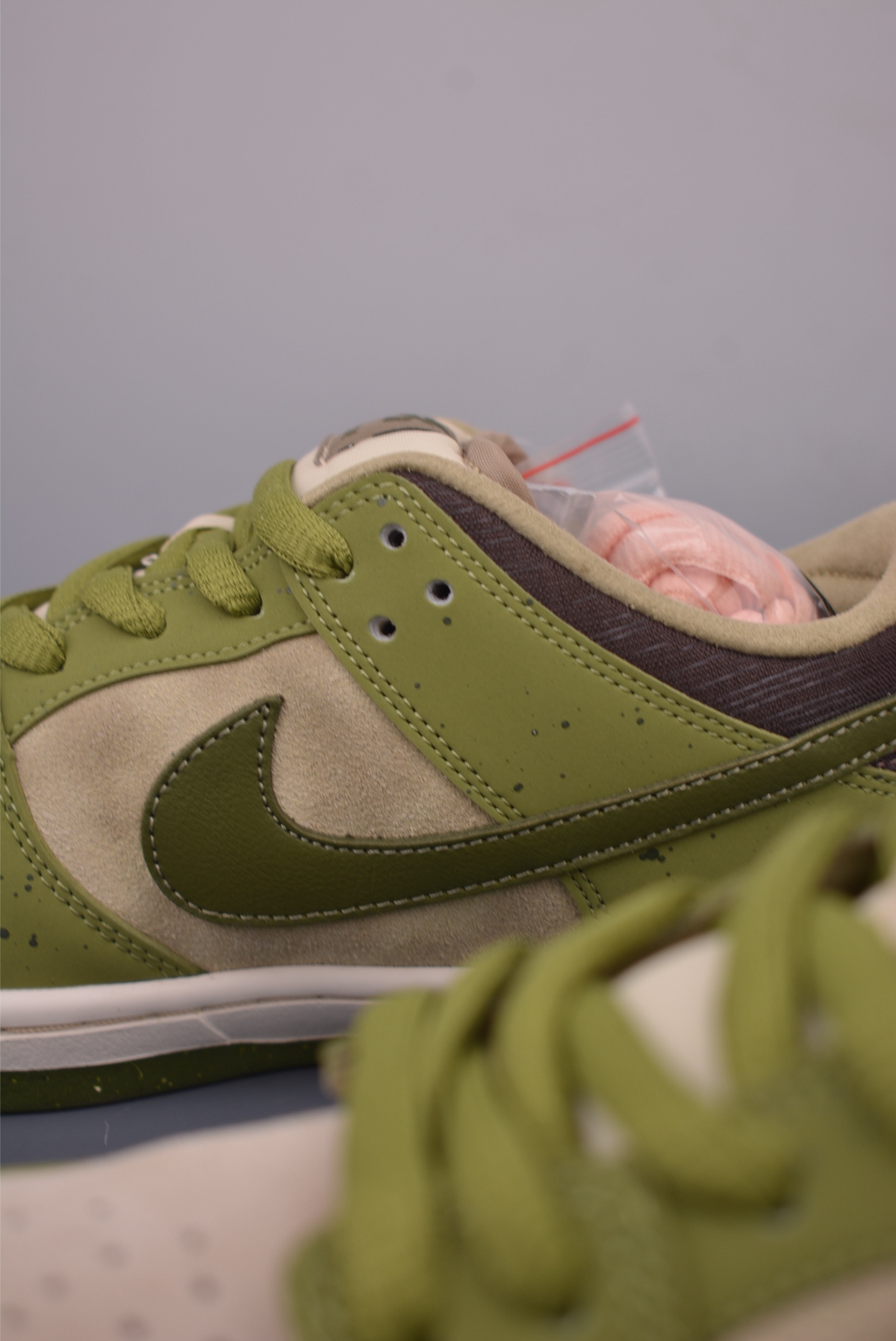 Nike SB Dunk Low Olive Green Premium Leather Sneakers HF8022/3002622 9 i1755813965338 2995 0 7