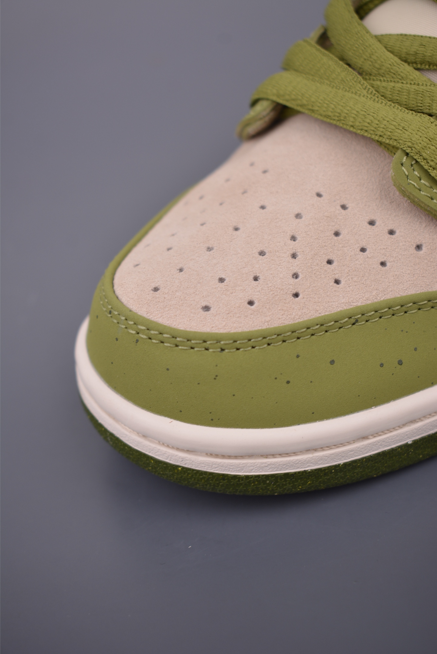 Nike SB Dunk Low Olive Green Premium Leather Sneakers HF8022/3002622 7 i1755813965382 3265 0 5
