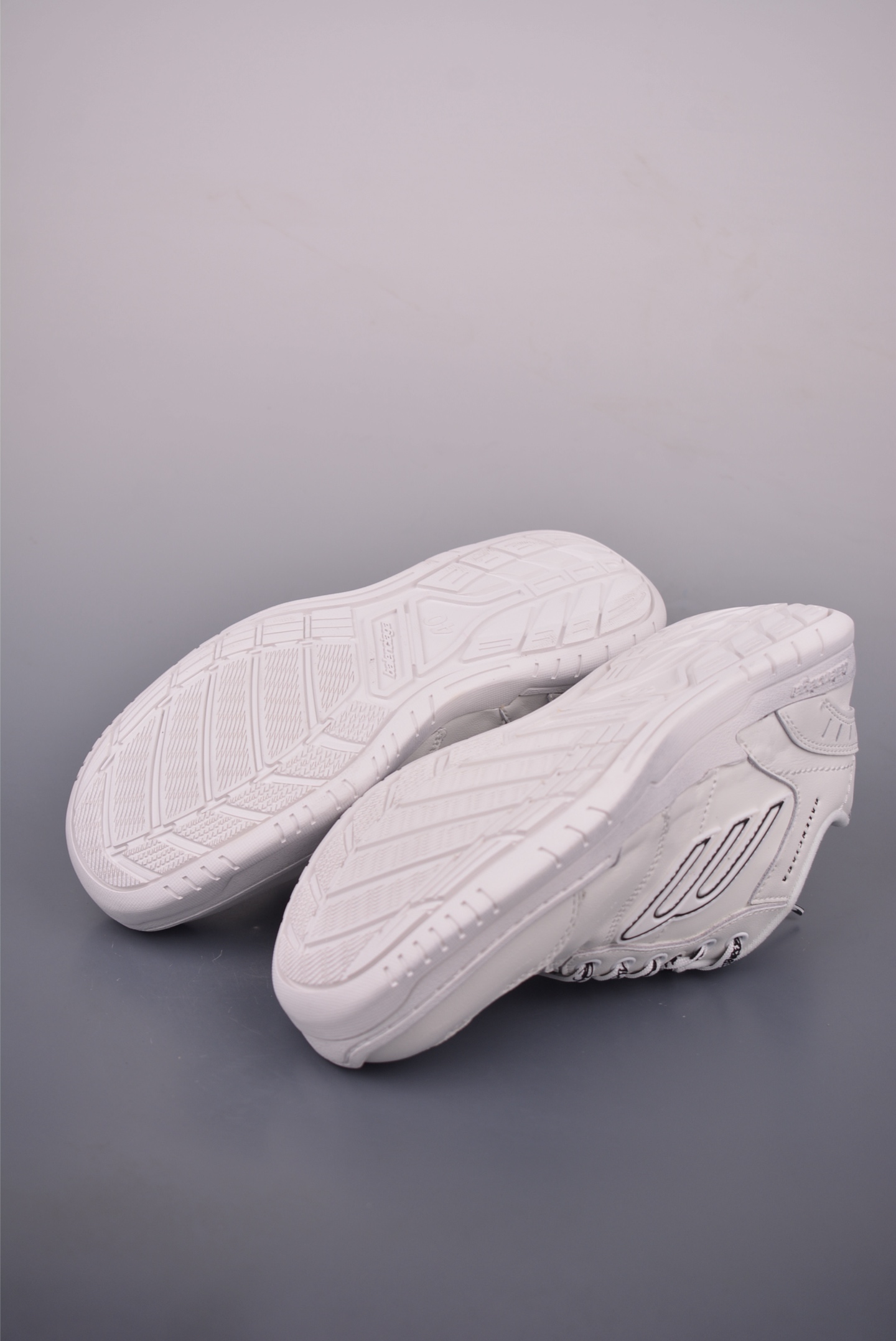 Balenciaga 16th Generation White Leather Sneakers - Company Grade Version 3 i1755900703194 823 0 2