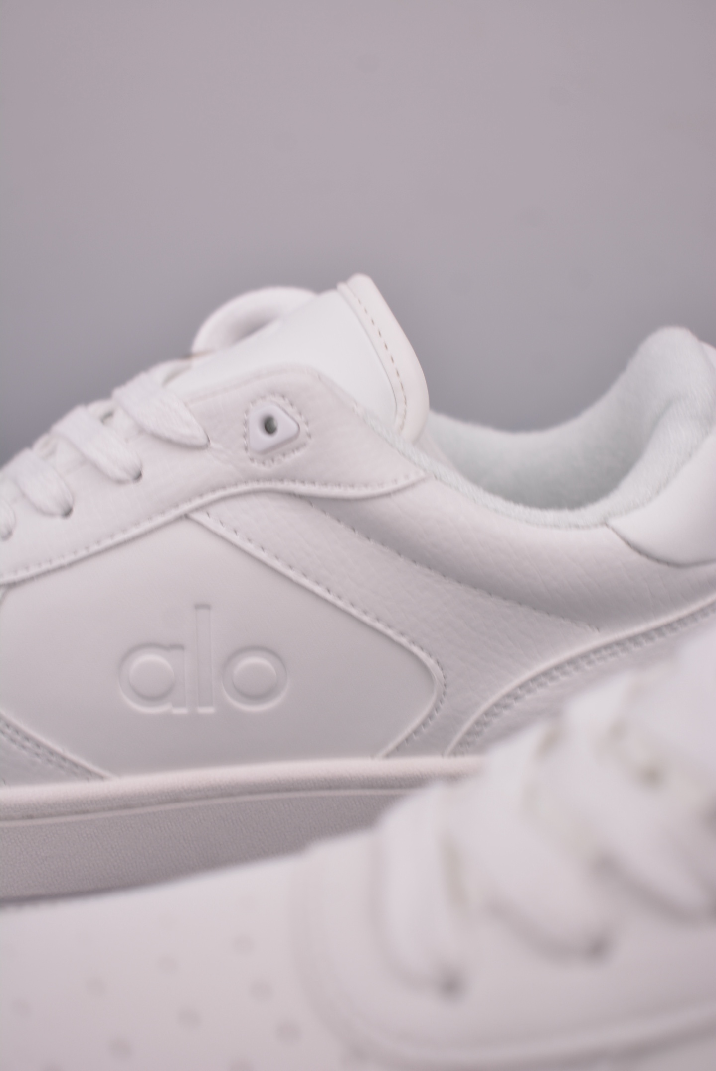 Alo Yoga Recovery Mode LABUBU White Leather Low-Top Sneakers 8 i1755900740690 4407 0 7