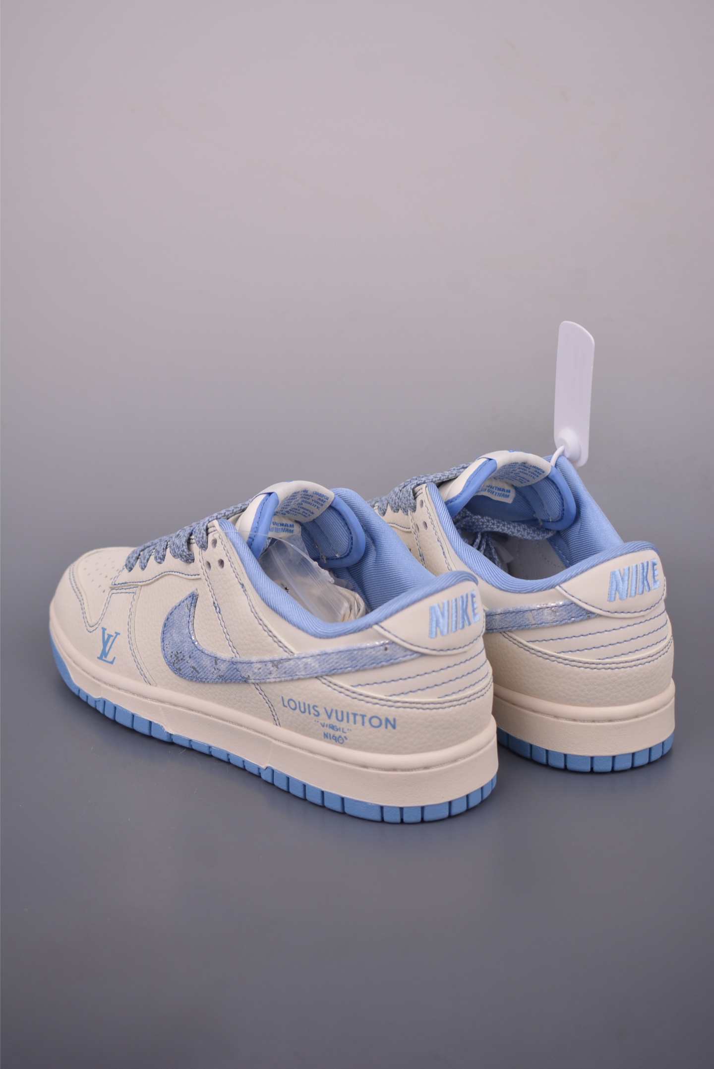 Nike SB Dunk Low Louis Vuitton Cream/Blue Designer Sneakers 2 i1755901124881 3061 0 1