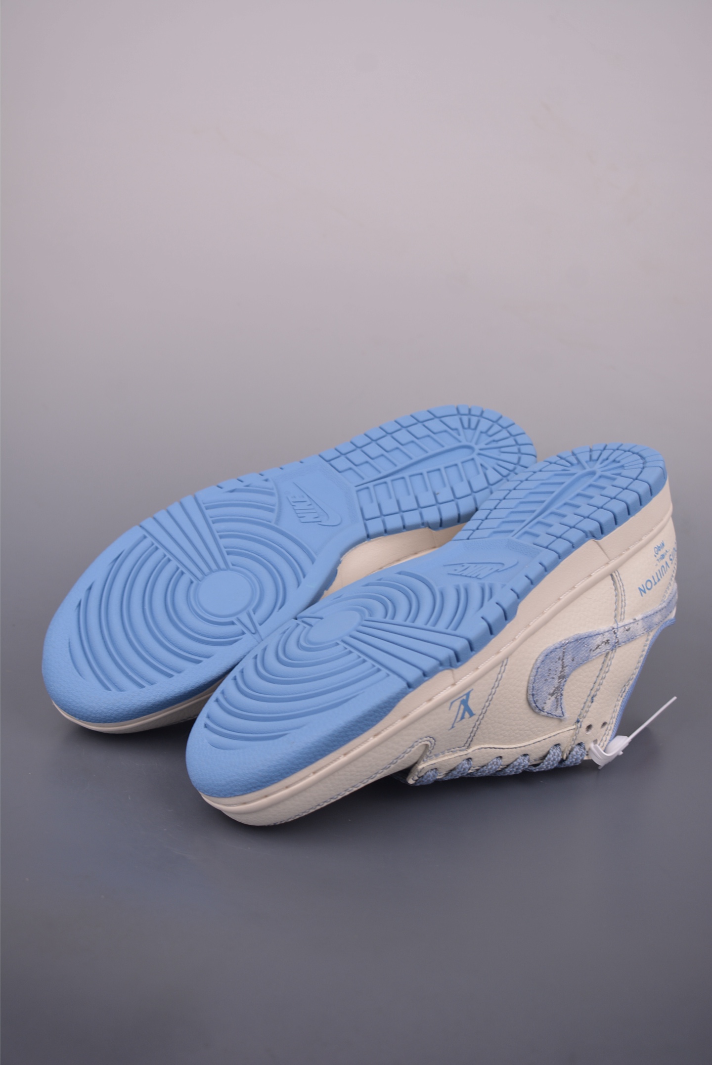 Nike SB Dunk Low Louis Vuitton Cream/Blue Designer Sneakers 3 i1755901124891 419 0 2
