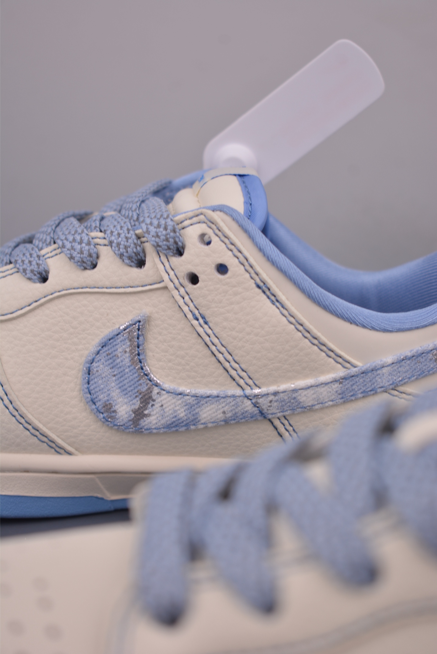 Nike SB Dunk Low Louis Vuitton Cream/Blue Designer Sneakers 8 i1755901126637 3502 0 7