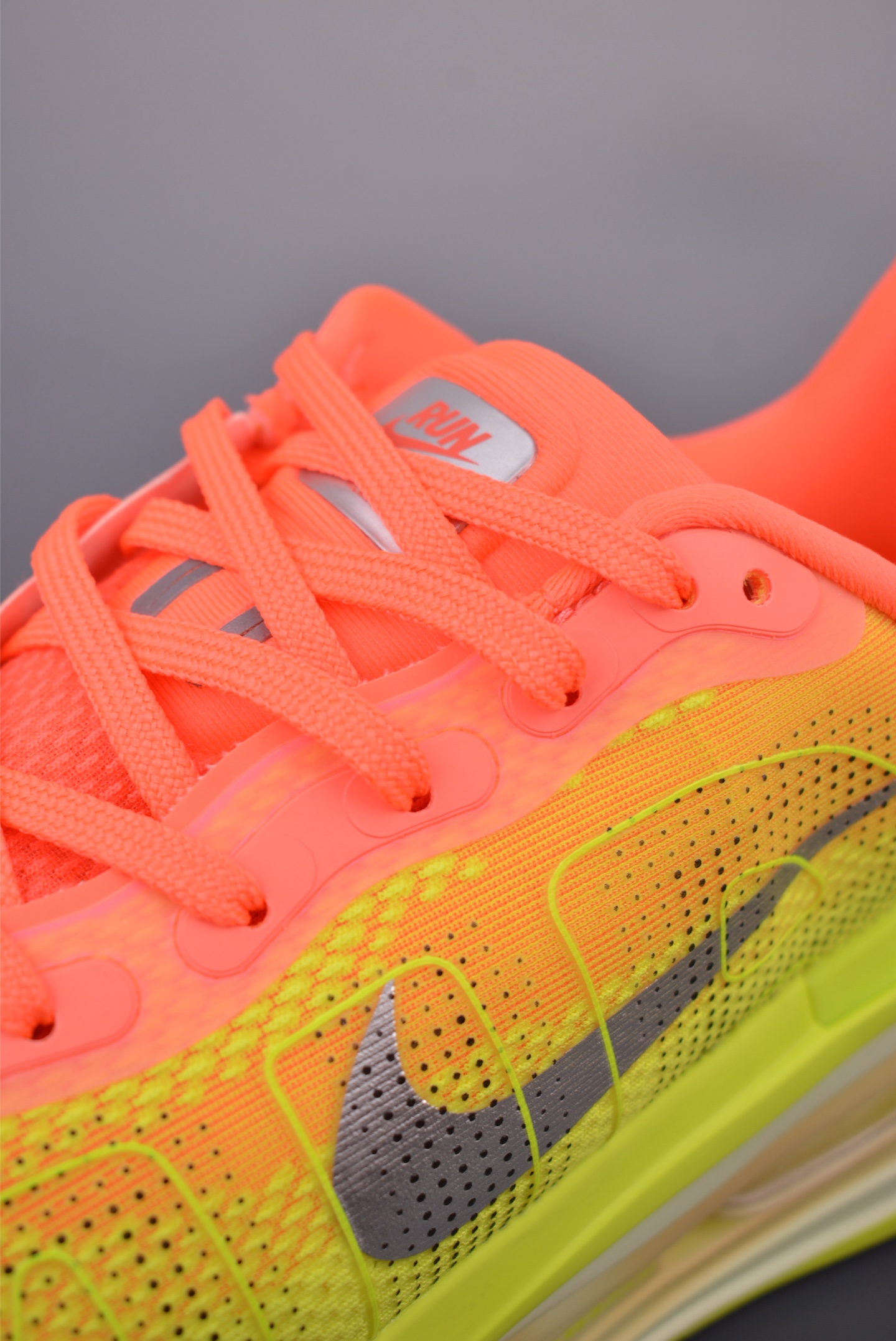 Nike Vomero Premium Air Cushion Running Shoes - Comfortable and Durable 8 i1755901243240 8074 0 6