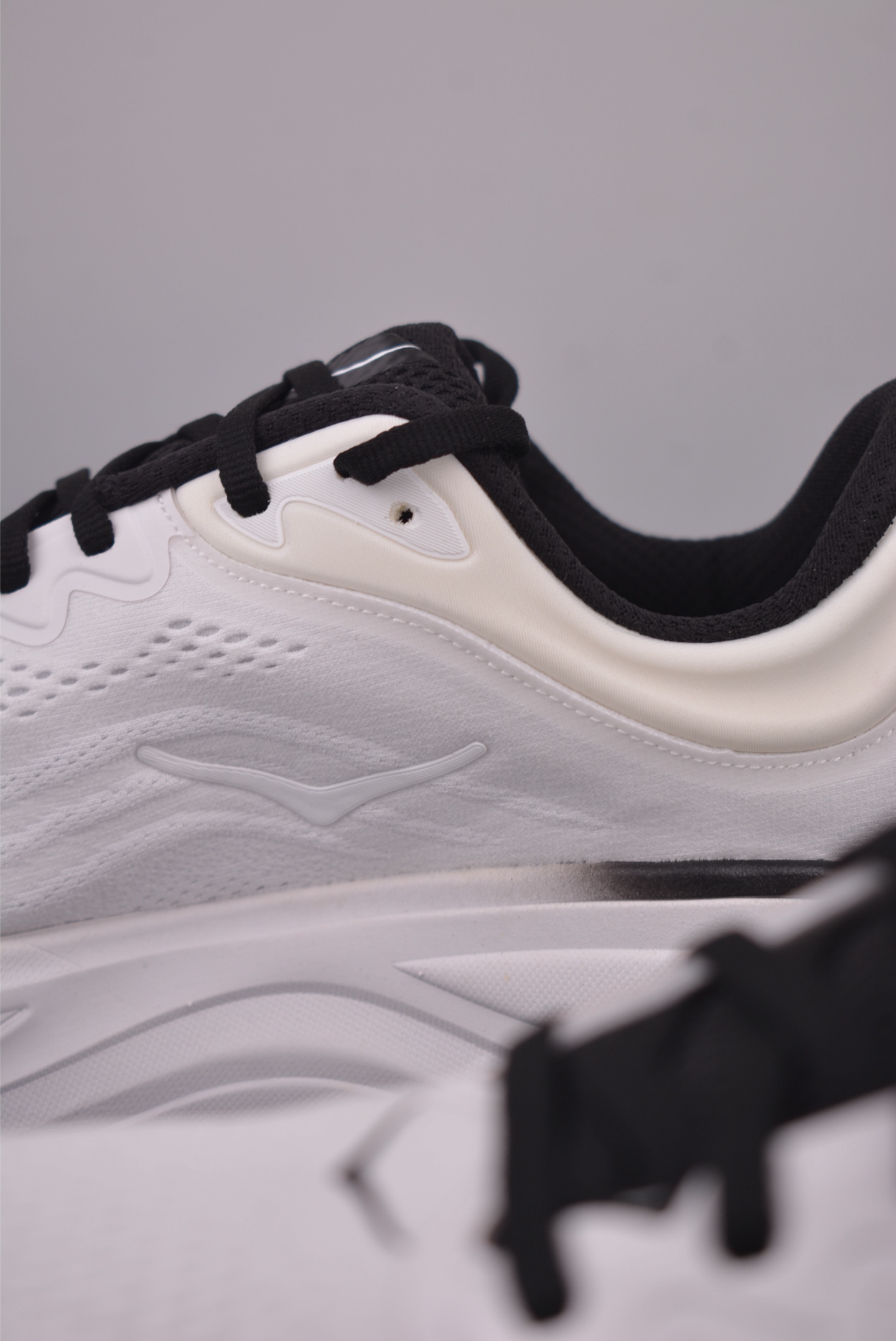 Hoka One One Bondi 9 Wide: Comfortable, Cushioned Running Shoes - White/Black 9 i1755990838081 4767 0 7