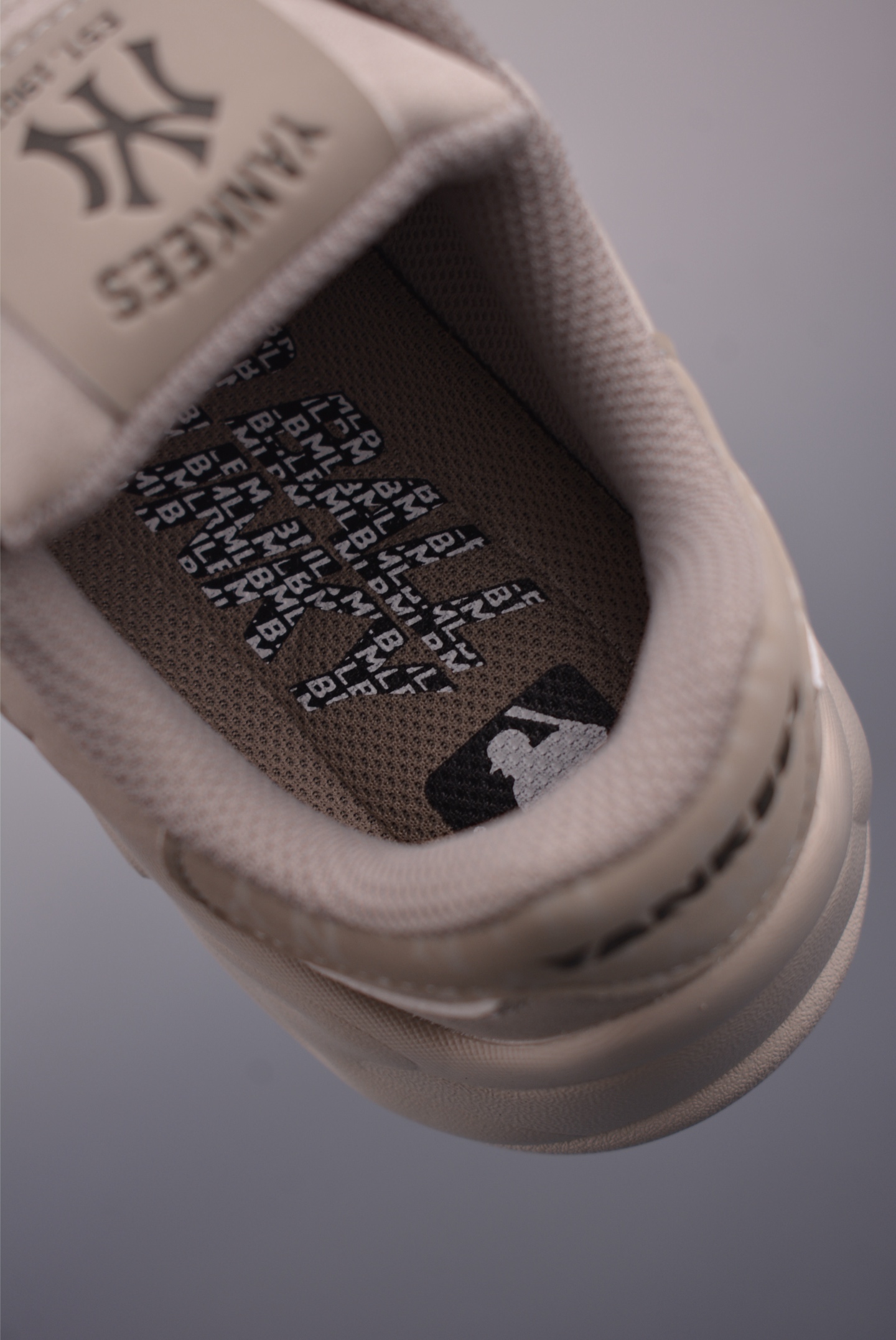 MLB Bigball Chunky Vintage Mono New York Yankees Platform Sneakers 9 i1755991280071 1853 0 8