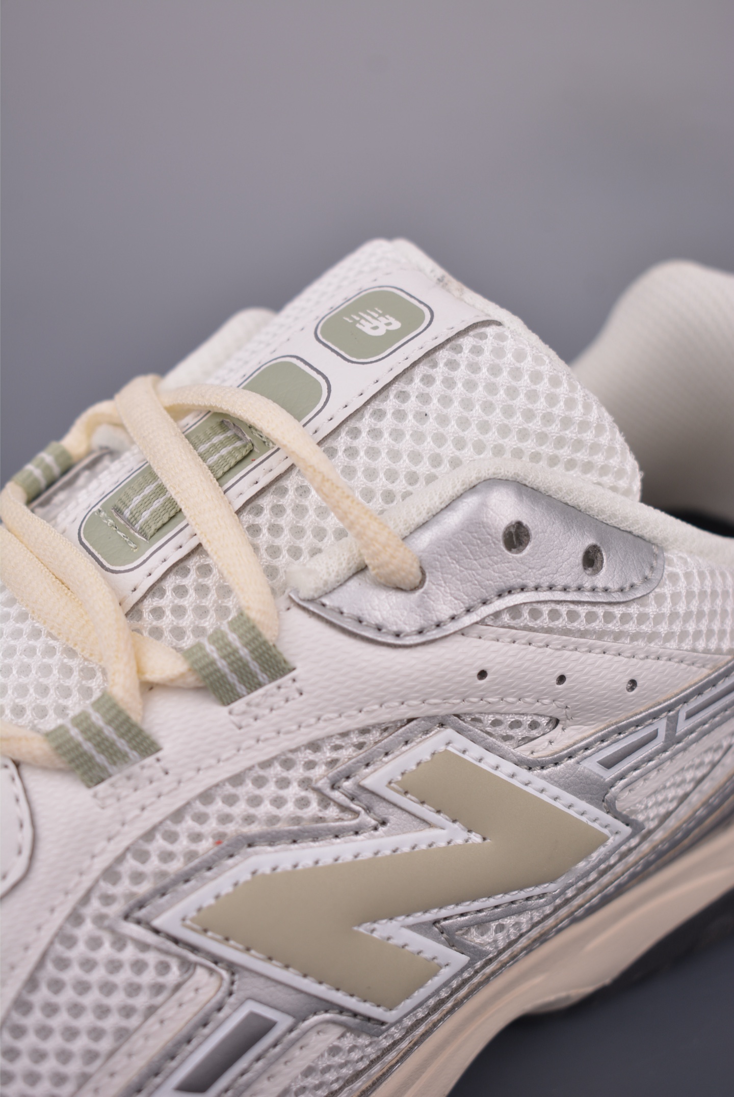 New Balance 204 Series Retro Casual Athletic Shoes - Versatile and Stylish 7 i1755991655745 740 0 6