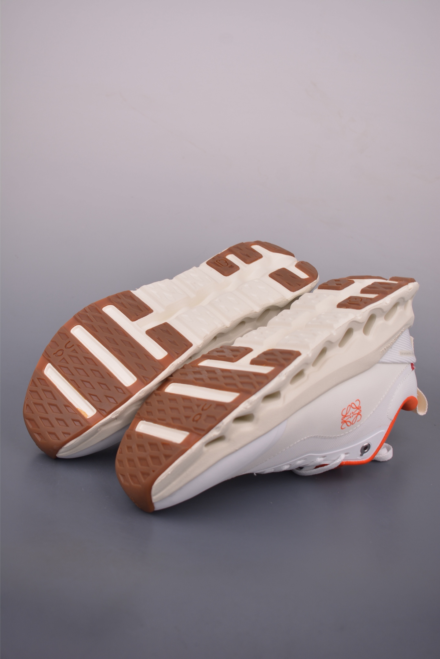Loewe Cloudtilt 2.0 White/Orange Running Shoes - Urban Street Style 3 i1755991706343 7211 0 2