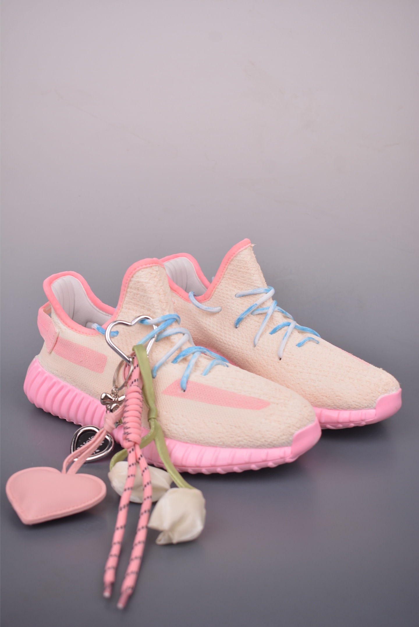 Yeezy Boost 350 V2: Primeknit, Reflective Details, and Full-Length Boost Midsole 2 i1756078089055 7855 0 0