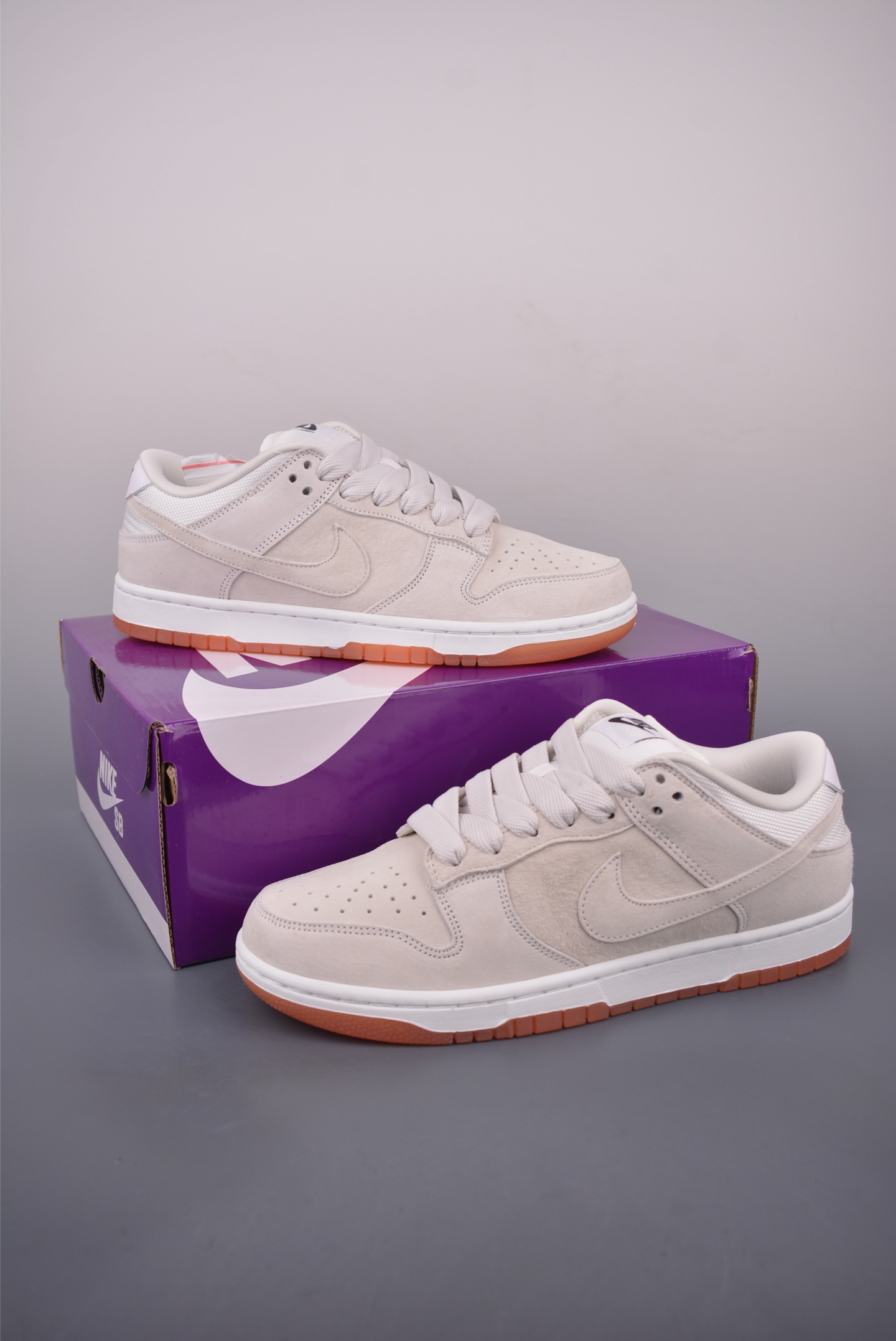 Nike SB Dunk Low Premium Leather Sneakers, Comfortable and Durable 6 i1756079255002 5355 0 4