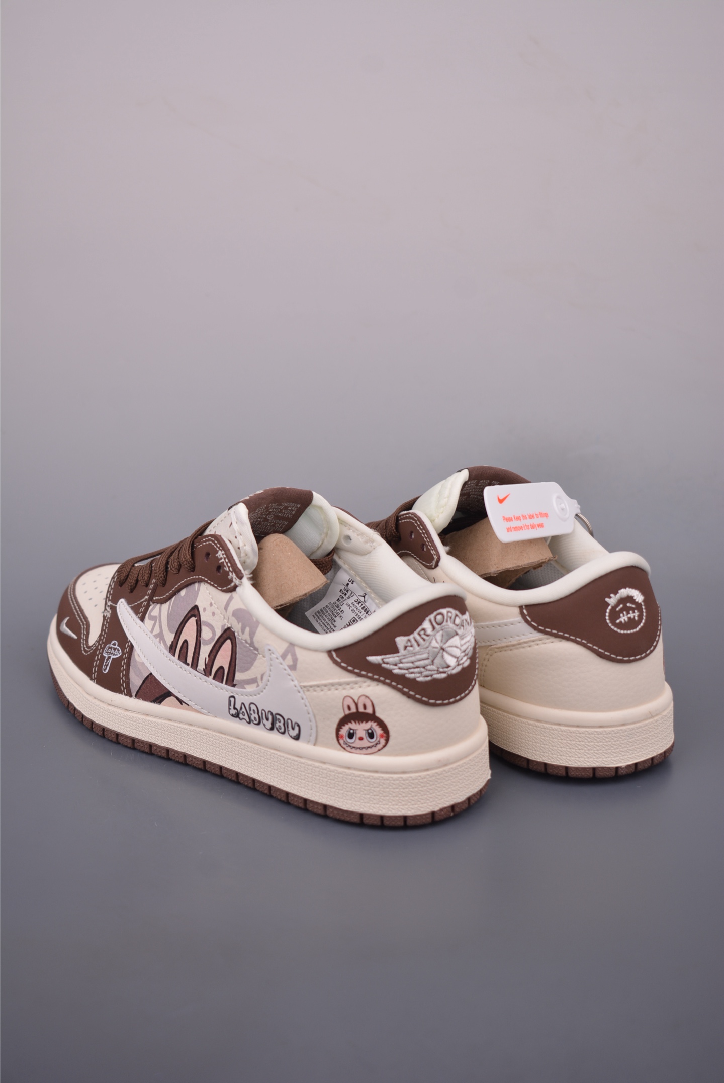 Fragment x Travis Scott x Labubu Air Jordan 1 Low 三方联名倒钩 全新的三方联名低帮倒钩鞋 DX1888-095