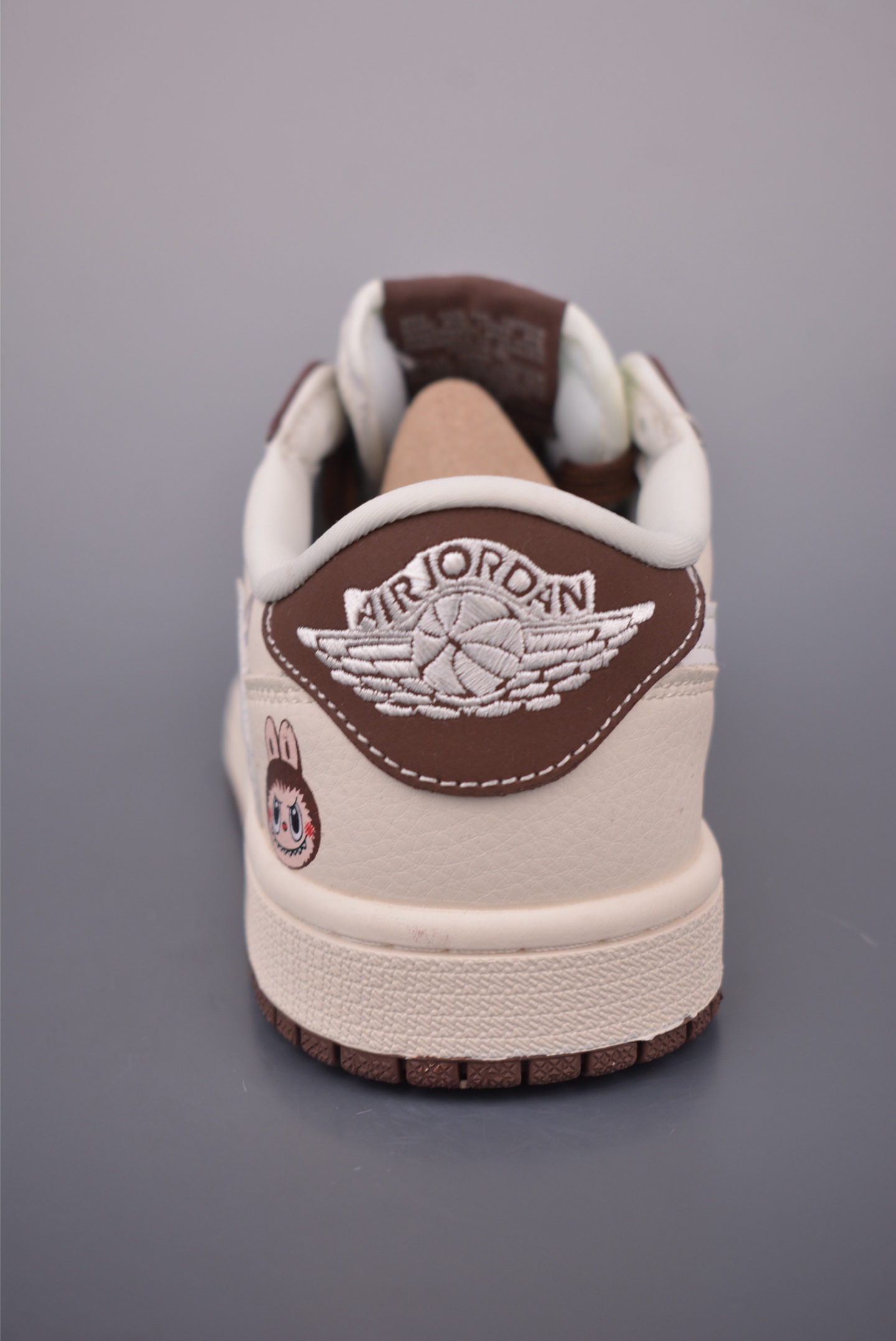 Fragment x Travis Scott x Labubu Air Jordan 1 Low 三方联名倒钩 全新的三方联名低帮倒钩鞋 DX1888-095