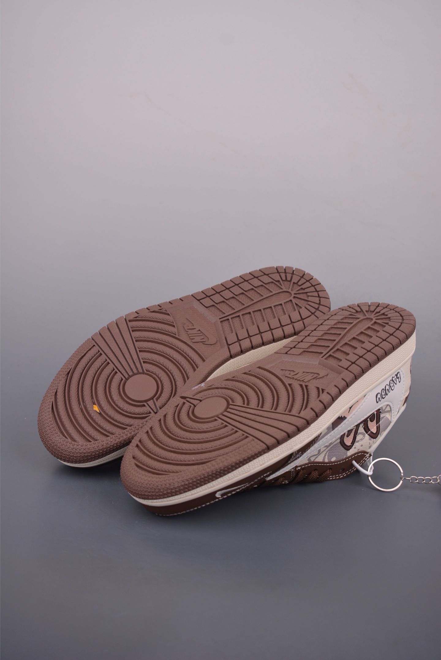 Fragment x Travis Scott x Labubu Air Jordan 1 Low 三方联名倒钩 全新的三方联名低帮倒钩鞋 DX1888-095