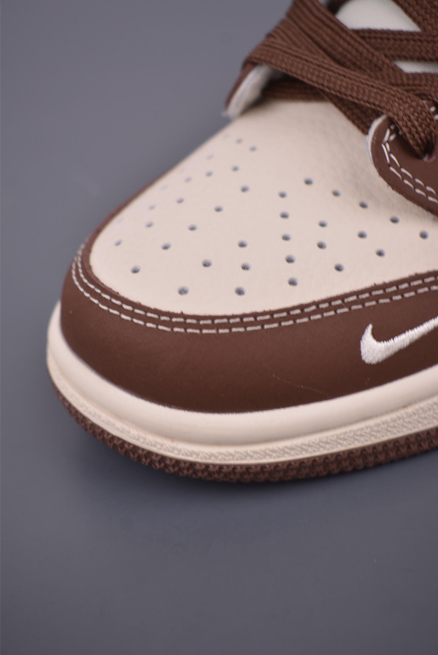 Fragment x Travis Scott x Labubu Air Jordan 1 Low 三方联名倒钩 全新的三方联名低帮倒钩鞋 DX1888-095