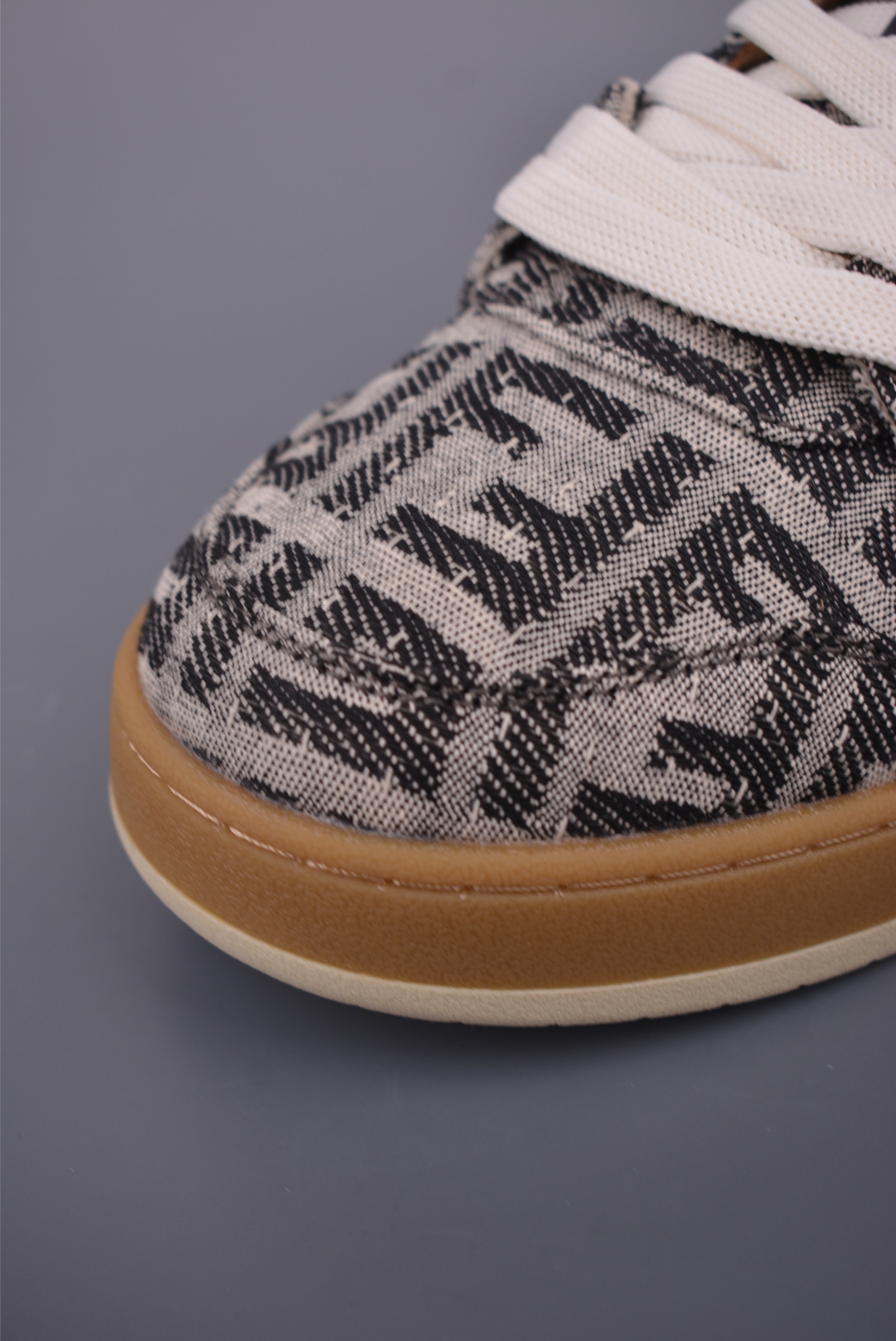 Fendi Match Sneakers Round Toe Platform Couple Casual Shoes - Style 7E1493L11 7 i1756079473317 6409 0 5