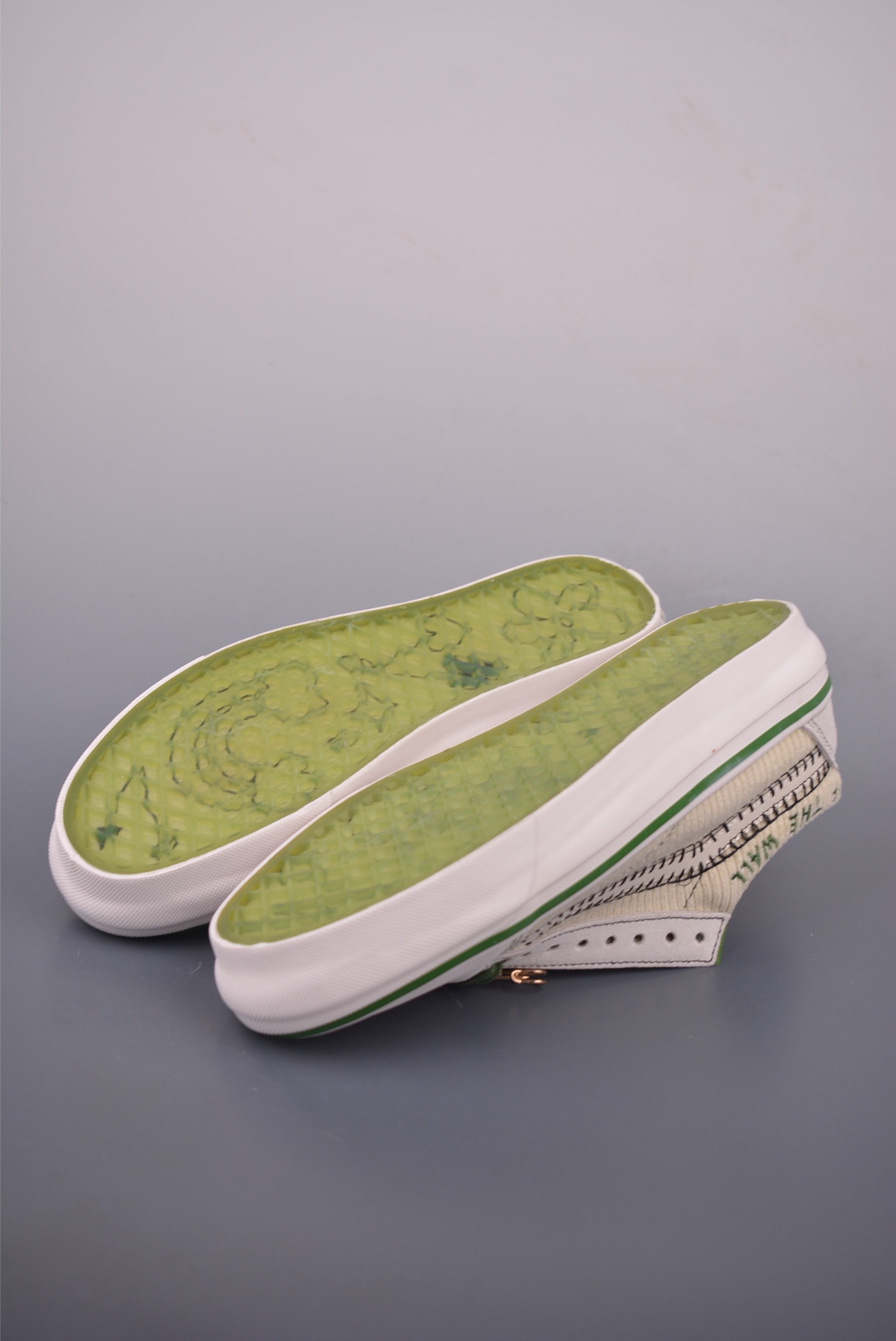 Vans Premium Old Skool Corduroy Sneakers with Bead Chain and Crystal Sole 4 i1756164367611 2479 0 2