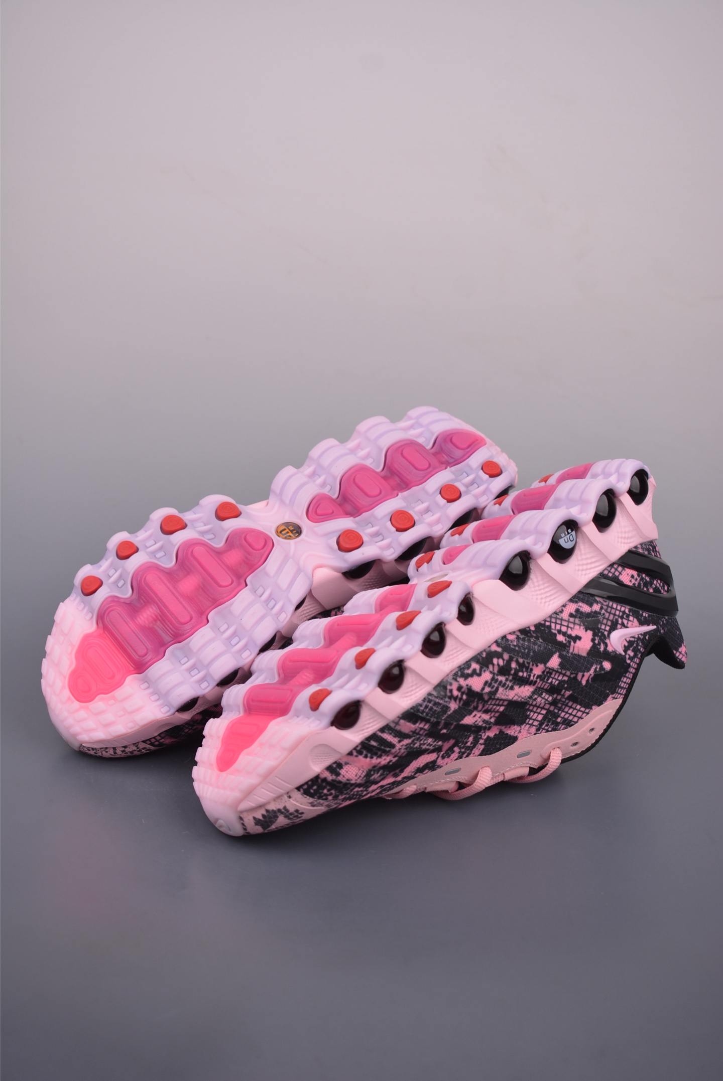 Nike Air Max DN8: Full-Length Air Cushioning for Ultimate Comfort - Pink/Black 4 i1756165714973 7260 0 2