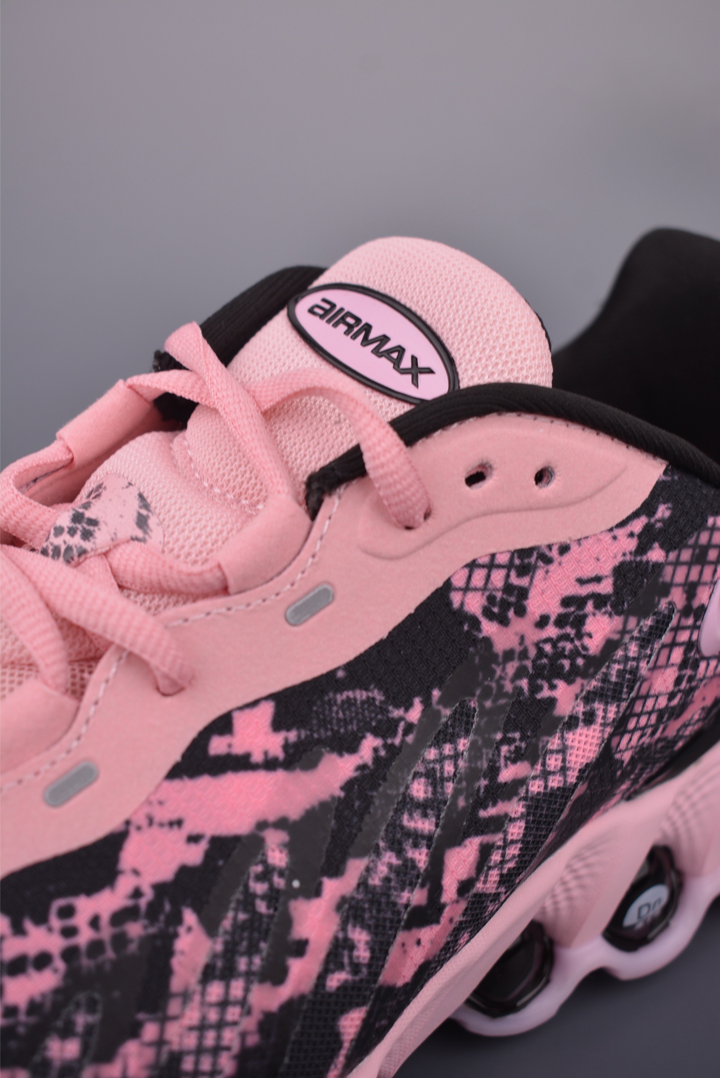 Nike Air Max DN8: Full-Length Air Cushioning for Ultimate Comfort - Pink/Black 8 i1756165716709 4349 0 6