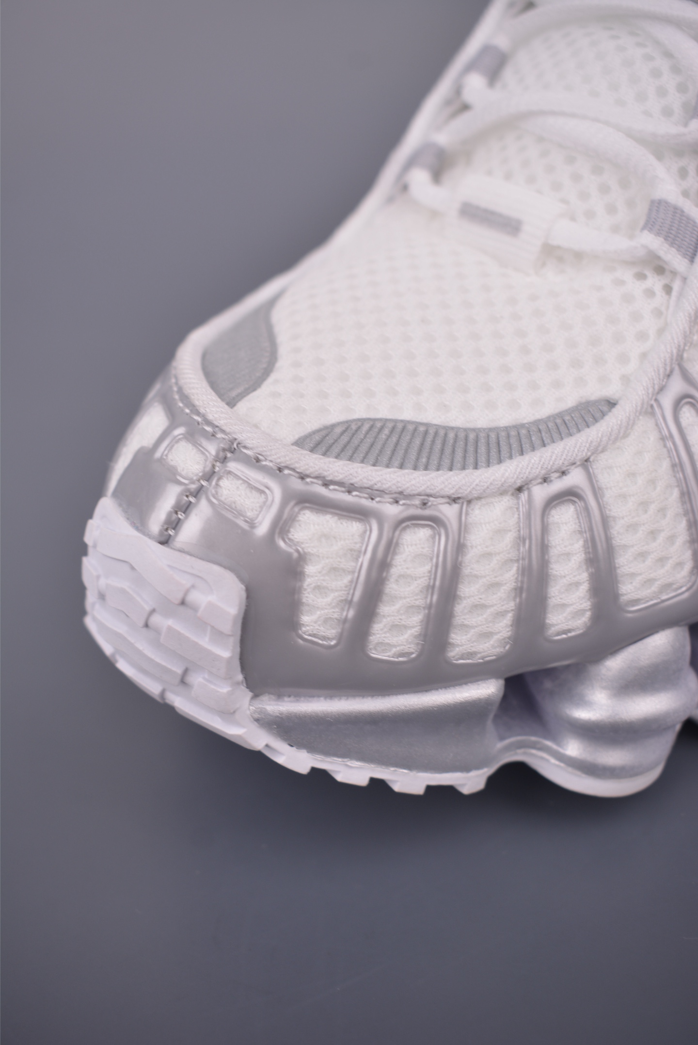 Nike Air Max DN Retro Running Shoes with Air Cushion - White/Silver 6 i1756247817214 9913 0 5