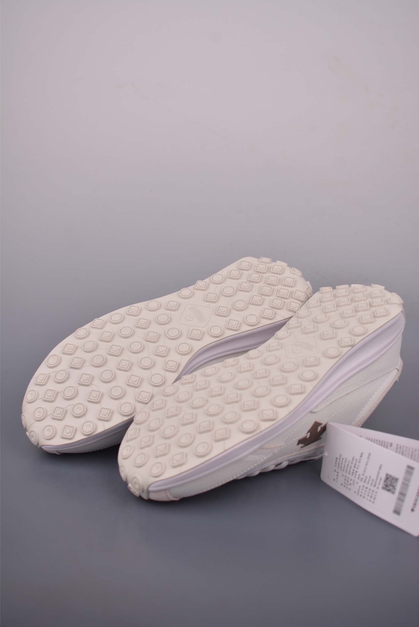 Descente CHRON RACER Retro Fashion Sneakers, Leather Upper, Stylish and Versatile 4 i1756248014407 7837 0 2