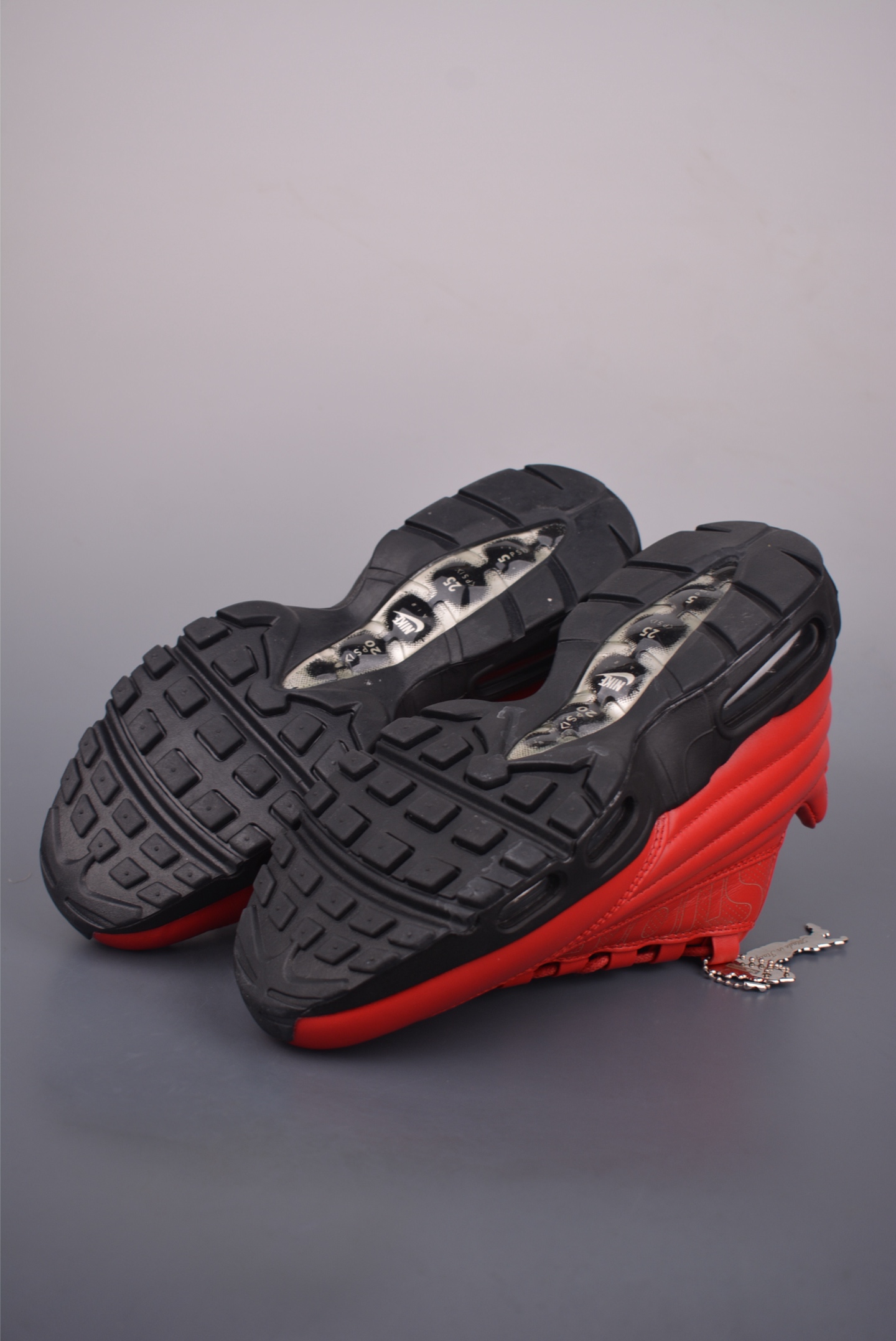 Nike Air Max 95 LUX Supreme Red Running Shoes, Air Cushioning and Comfort 4 i1756248241477 1490 0 2