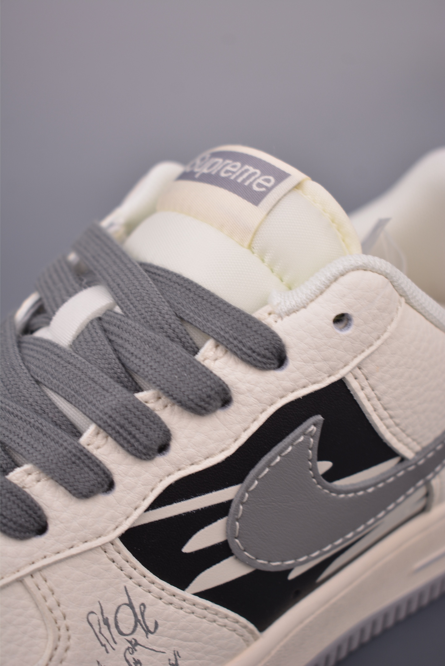 Nike Air Force 1 Low Supreme Collab Sneakers - Premium Edition 8 i1756248400168 725 0 6