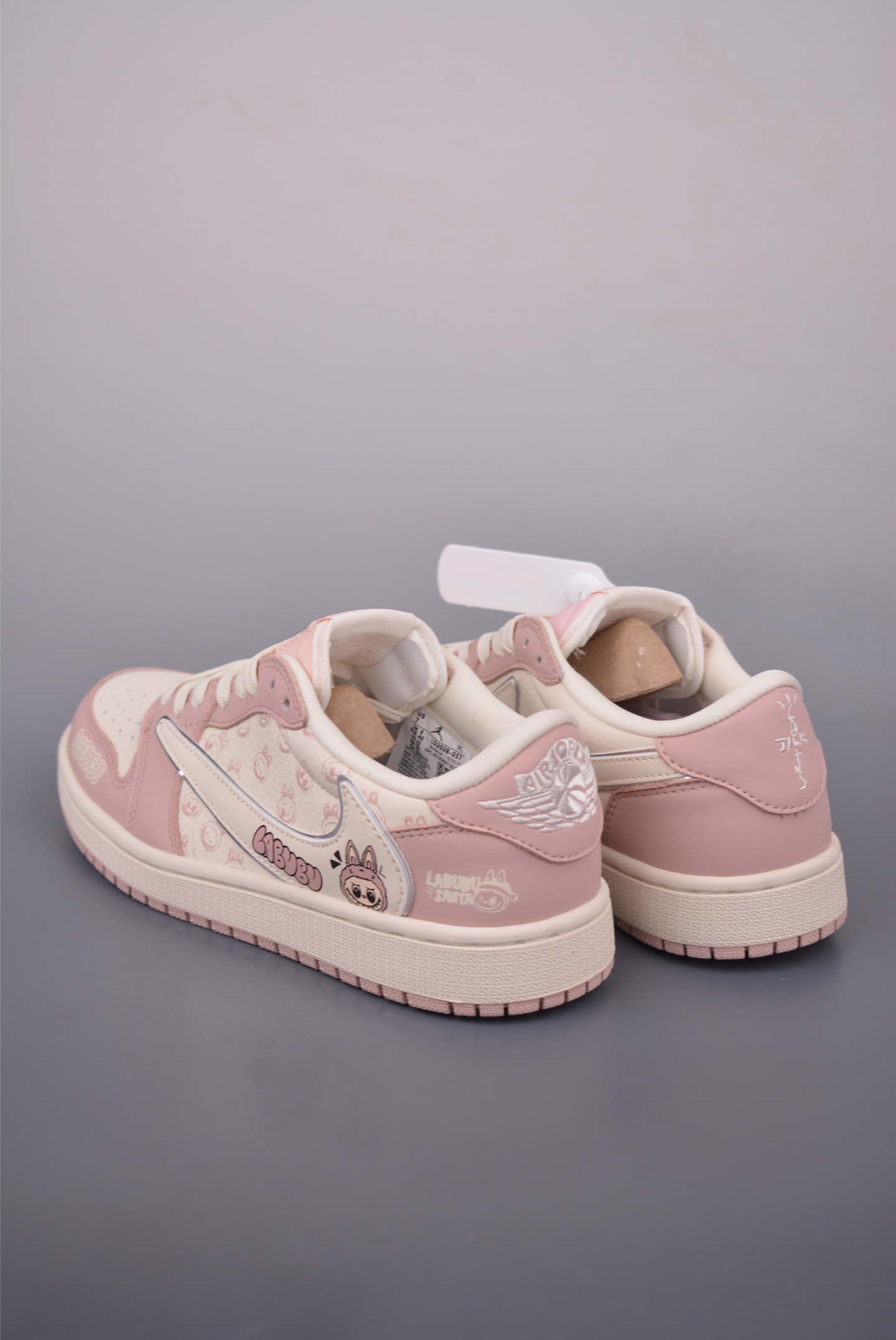 Fragment x Travis Scott x Labubu Air Jordan 1 Low 三方联名倒钩 LD2028-057